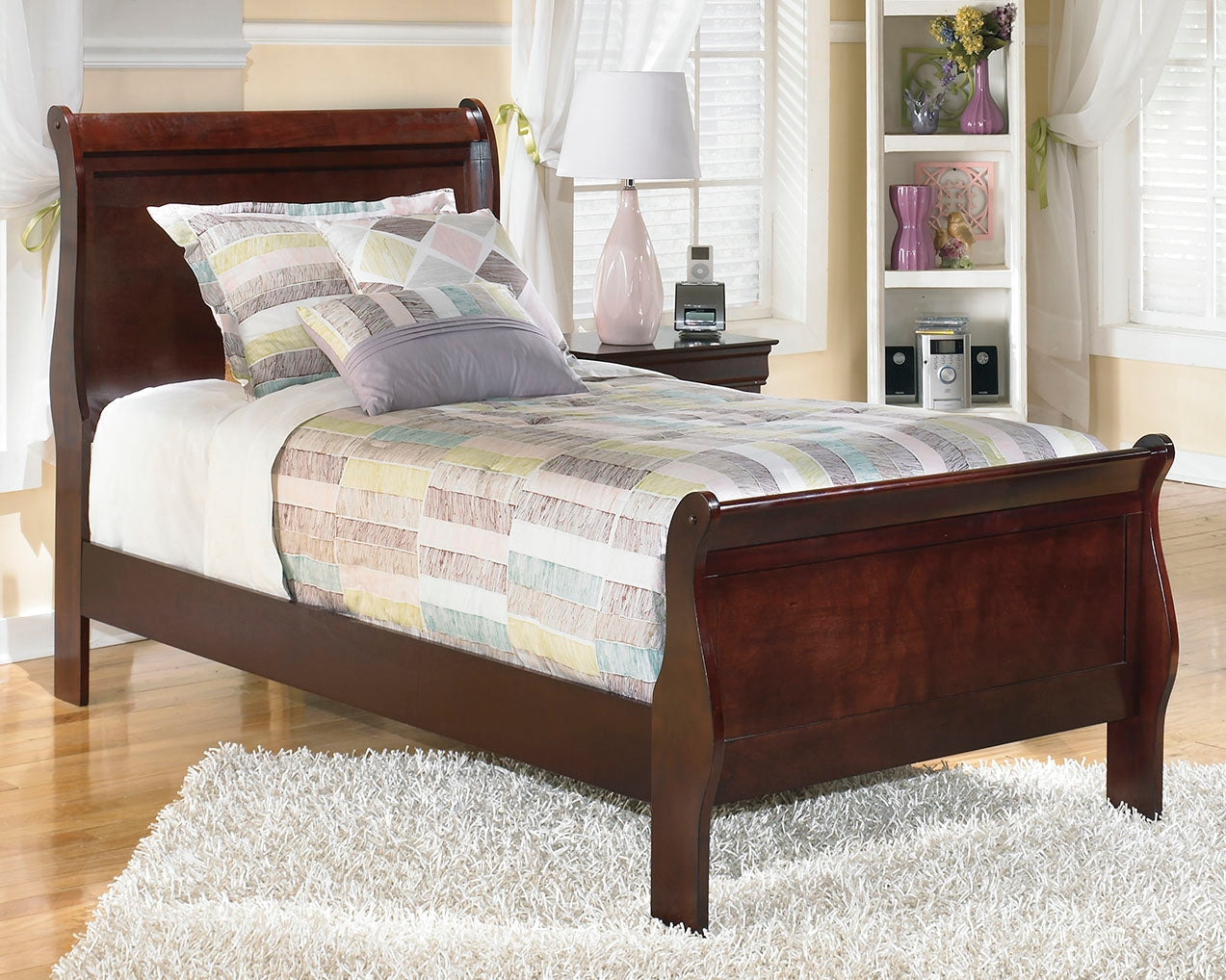 Tampa Furniture Outlet Lutz - Ashley Furniture - Alisdair Bedroom - Twin Sleigh Bed / Reddish Brown - B376B5