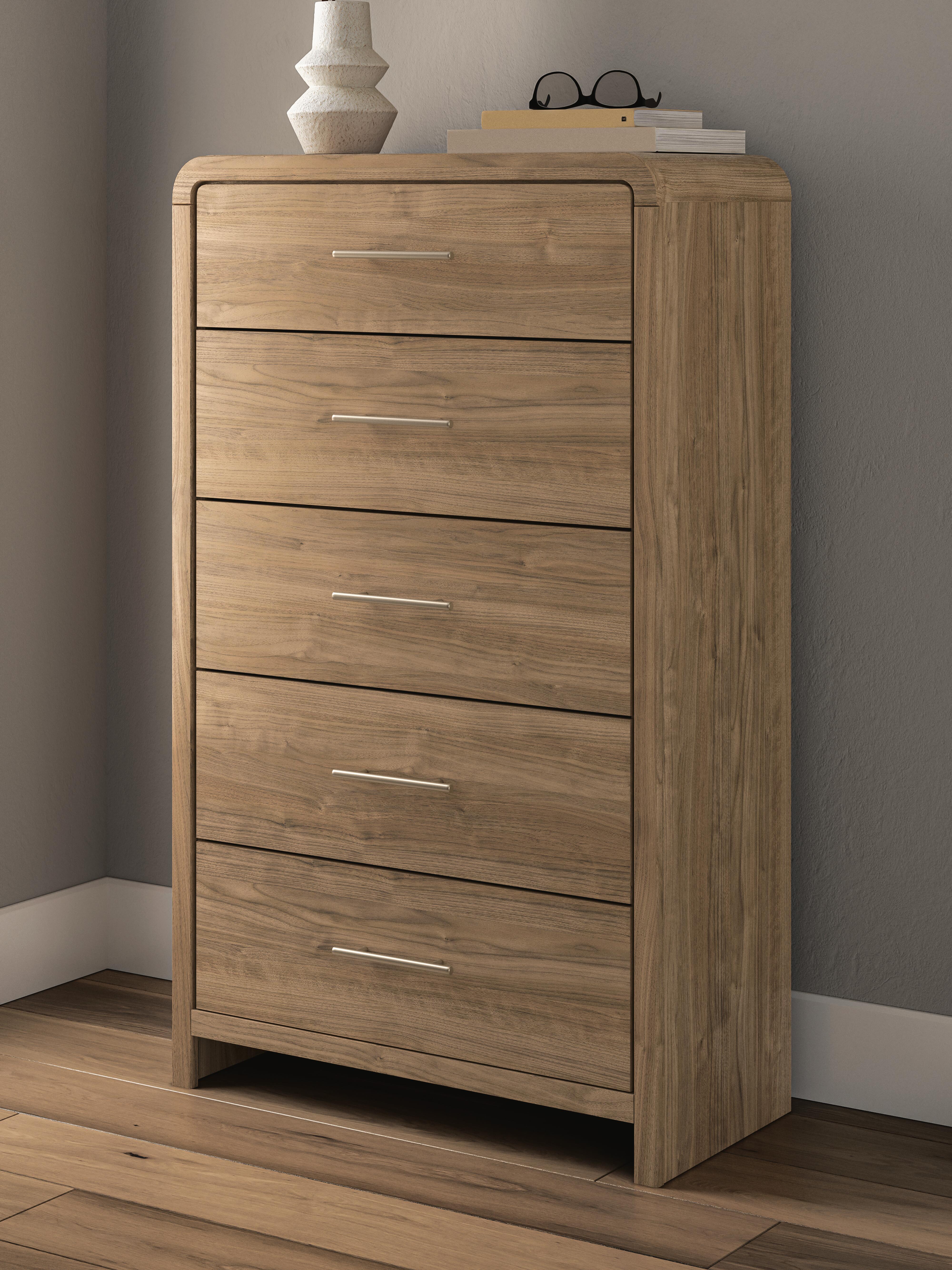 Tampa Furniture Outlet Lutz - Ashley Furniture - Gramburg Bedroom - Five Drawer Chest / Warm Natural Brown - PCB1121-46