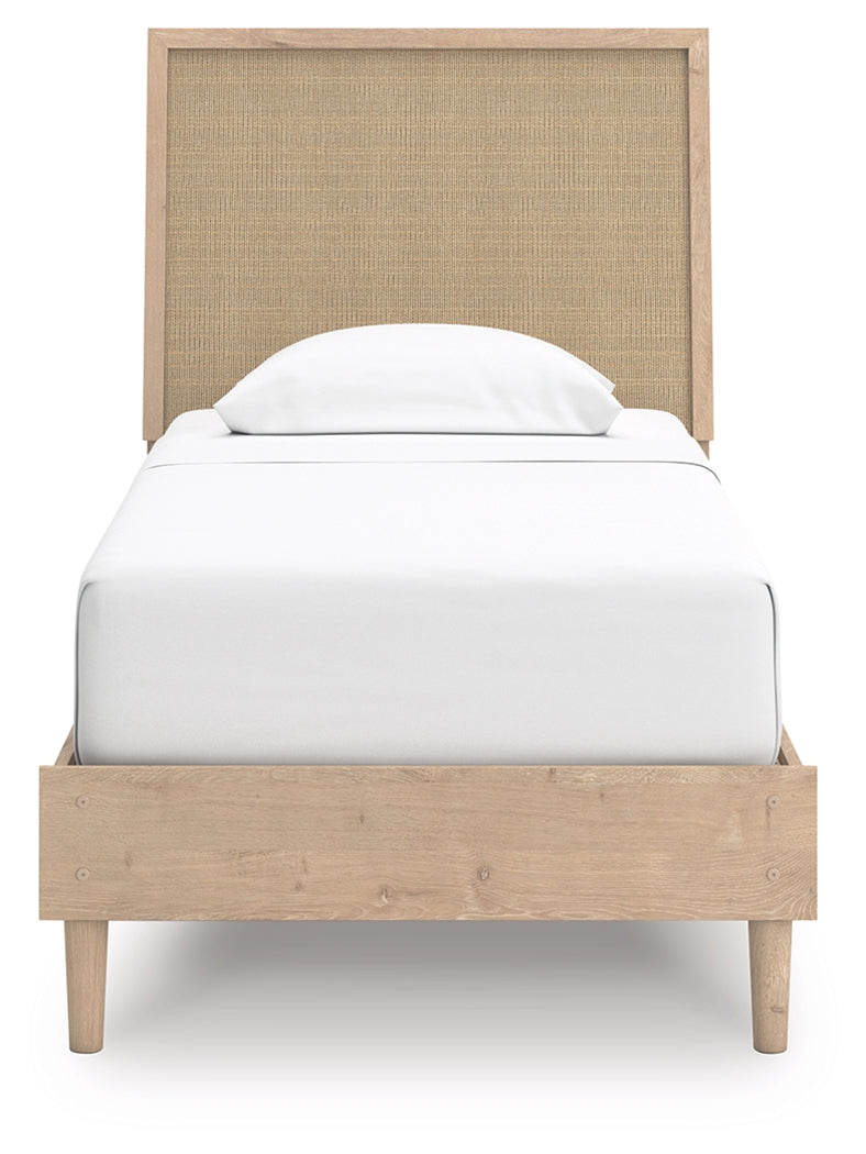 Cielden Bedroom