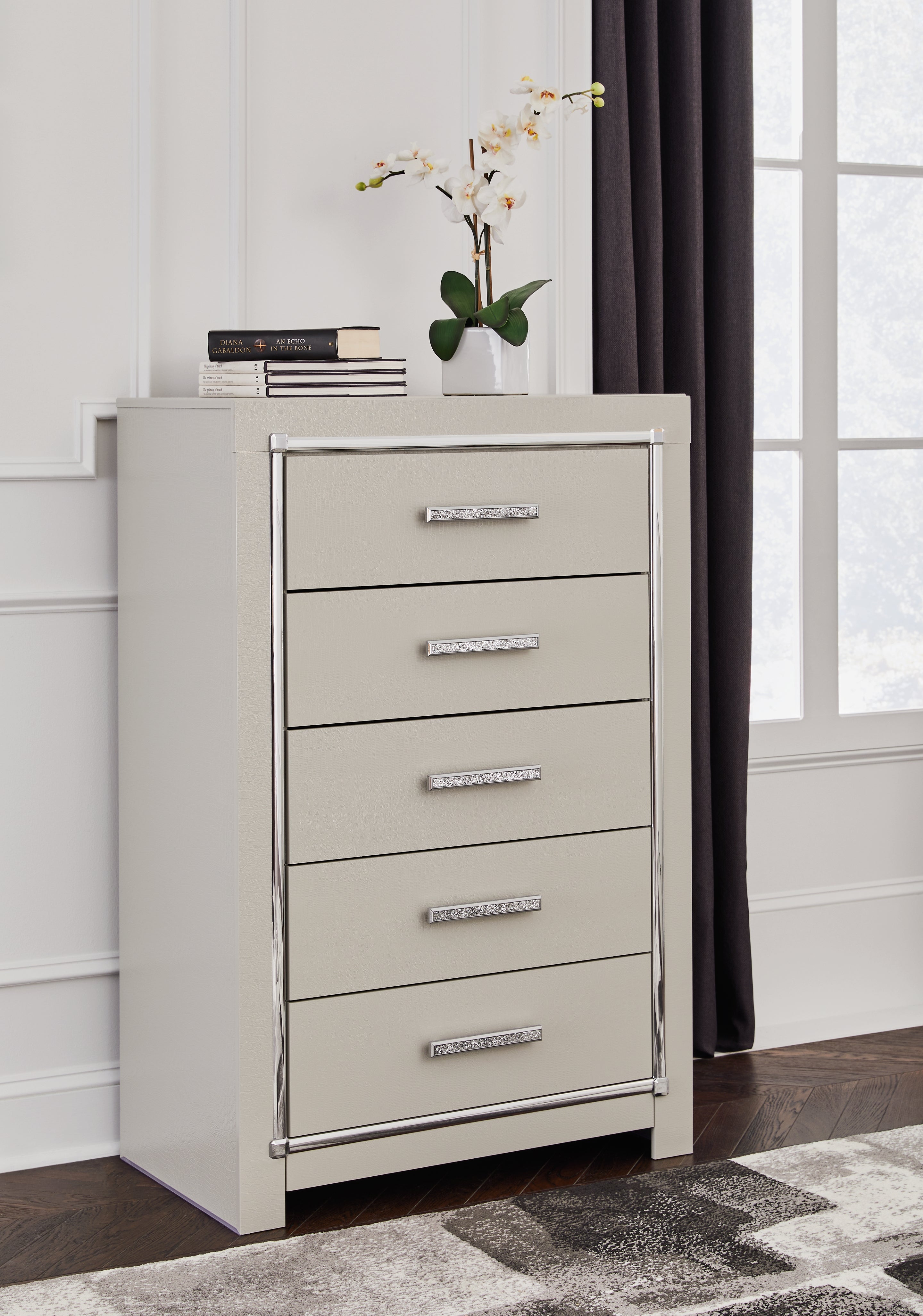 Tampa Furniture Outlet Lutz - Ashley Furniture - Zyniden Bedroom - Five Drawer Chest / Silver - B2114-46