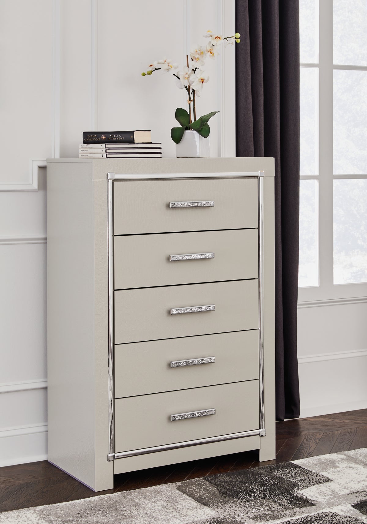 Tampa Furniture Outlet Lutz - Ashley Furniture - Zyniden Bedroom - Five Drawer Chest / Silver - B2114-46