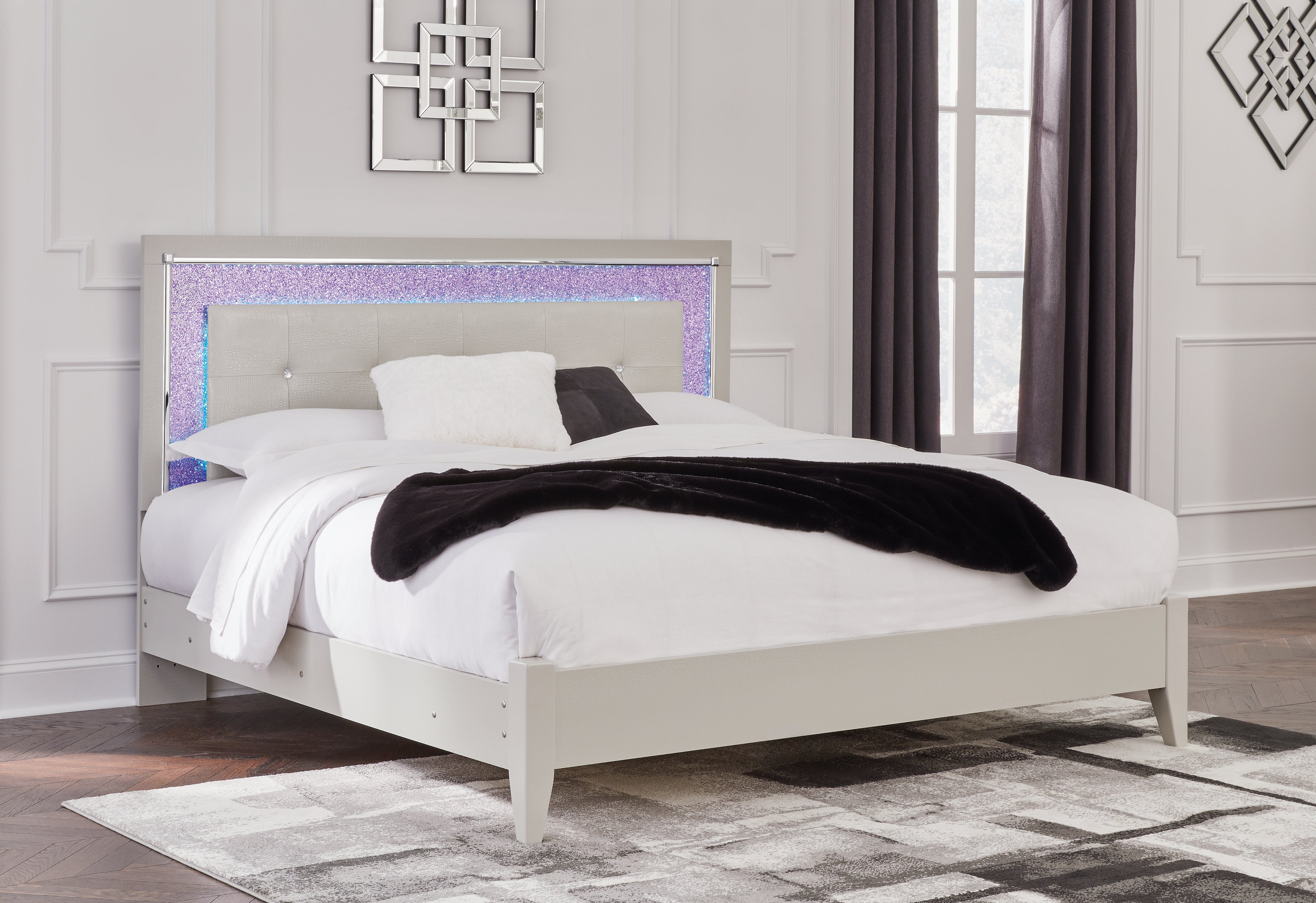 Tampa Furniture Outlet Lutz - Ashley Furniture - Zyniden Bedroom - King Upholstered Panel Bed / Silver - B2114B3