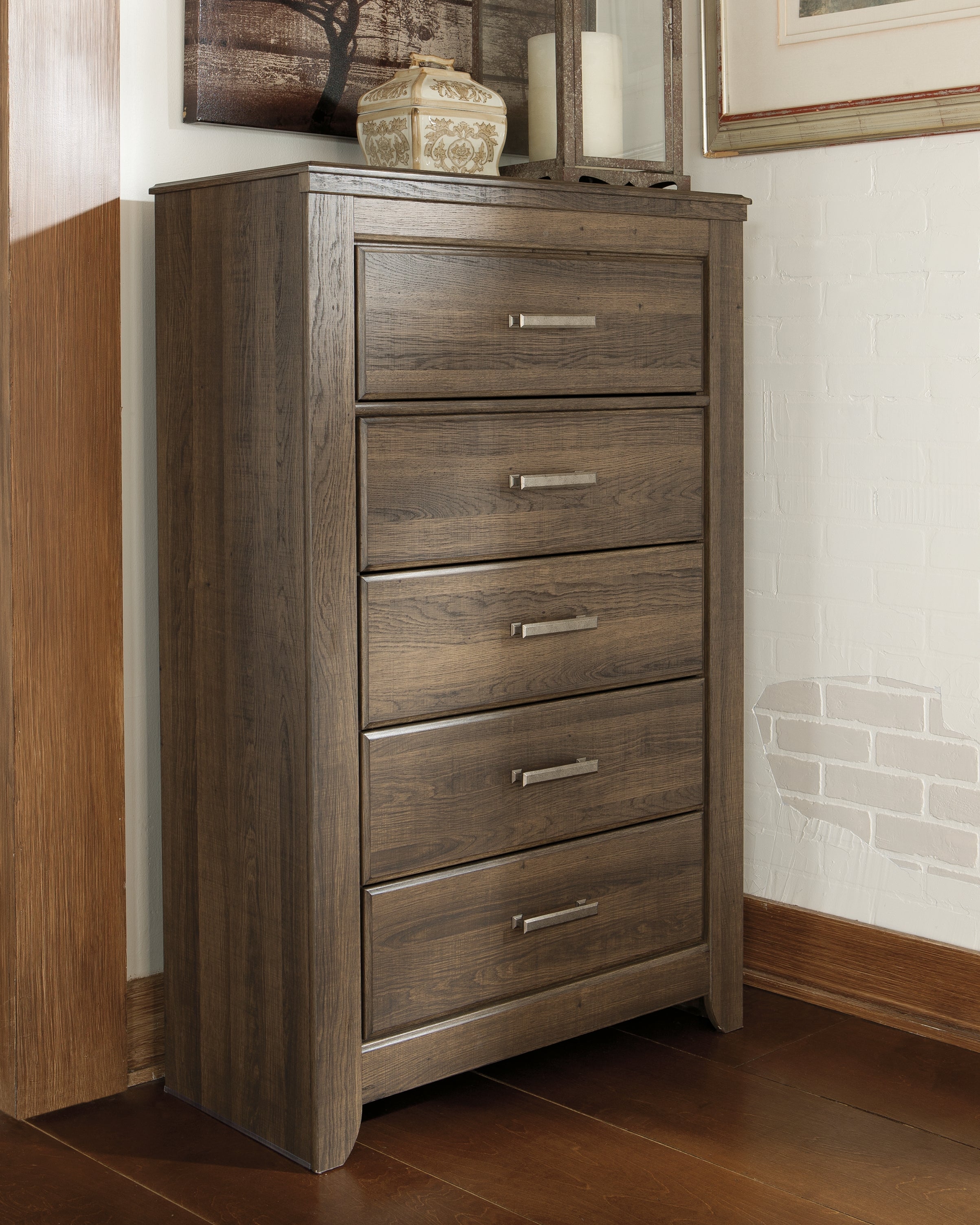Tampa Furniture Outlet Lutz - Ashley Furniture - Juararo Bedroom - Five Drawer Chest / Dark Brown - B251-46