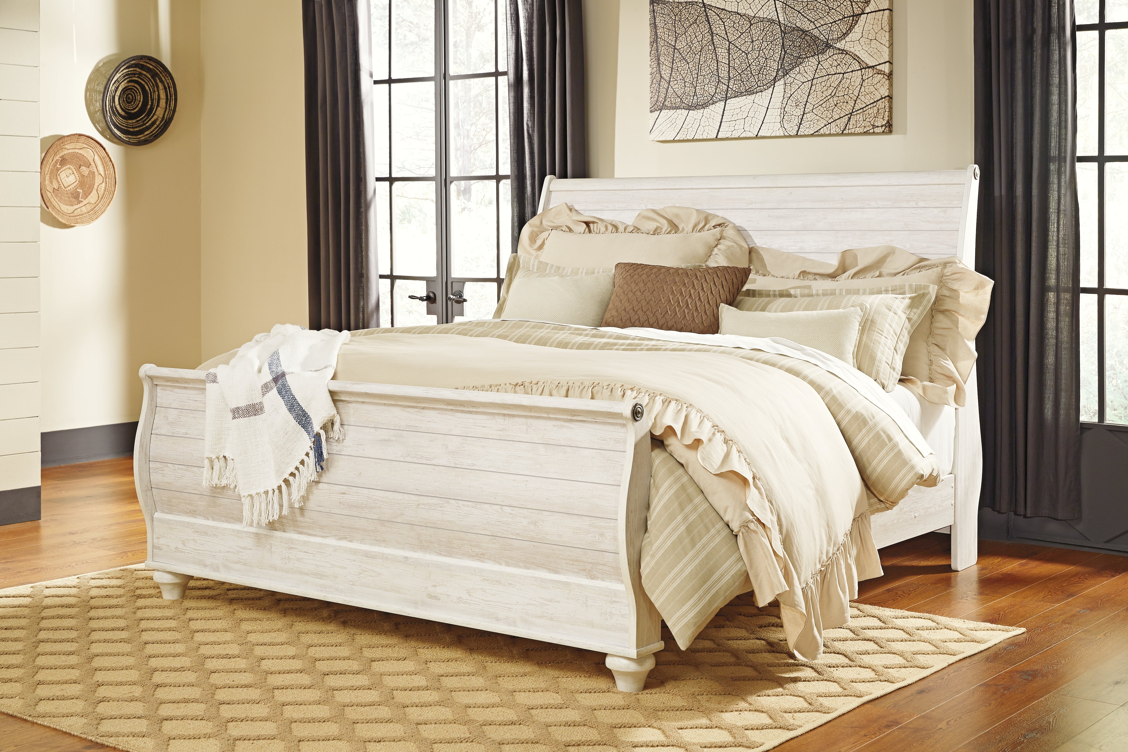 Tampa Furniture Outlet Lutz - Ashley Furniture - Willowton Bedroom - Queen Sleigh Bed / Whitewash - B267B4