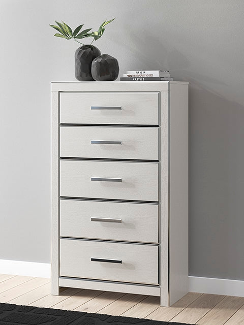 Tampa Furniture Outlet Lutz - Ashley Furniture - Zuraleus Bedroom - Five Drawer Chest / White - PCB3381-46