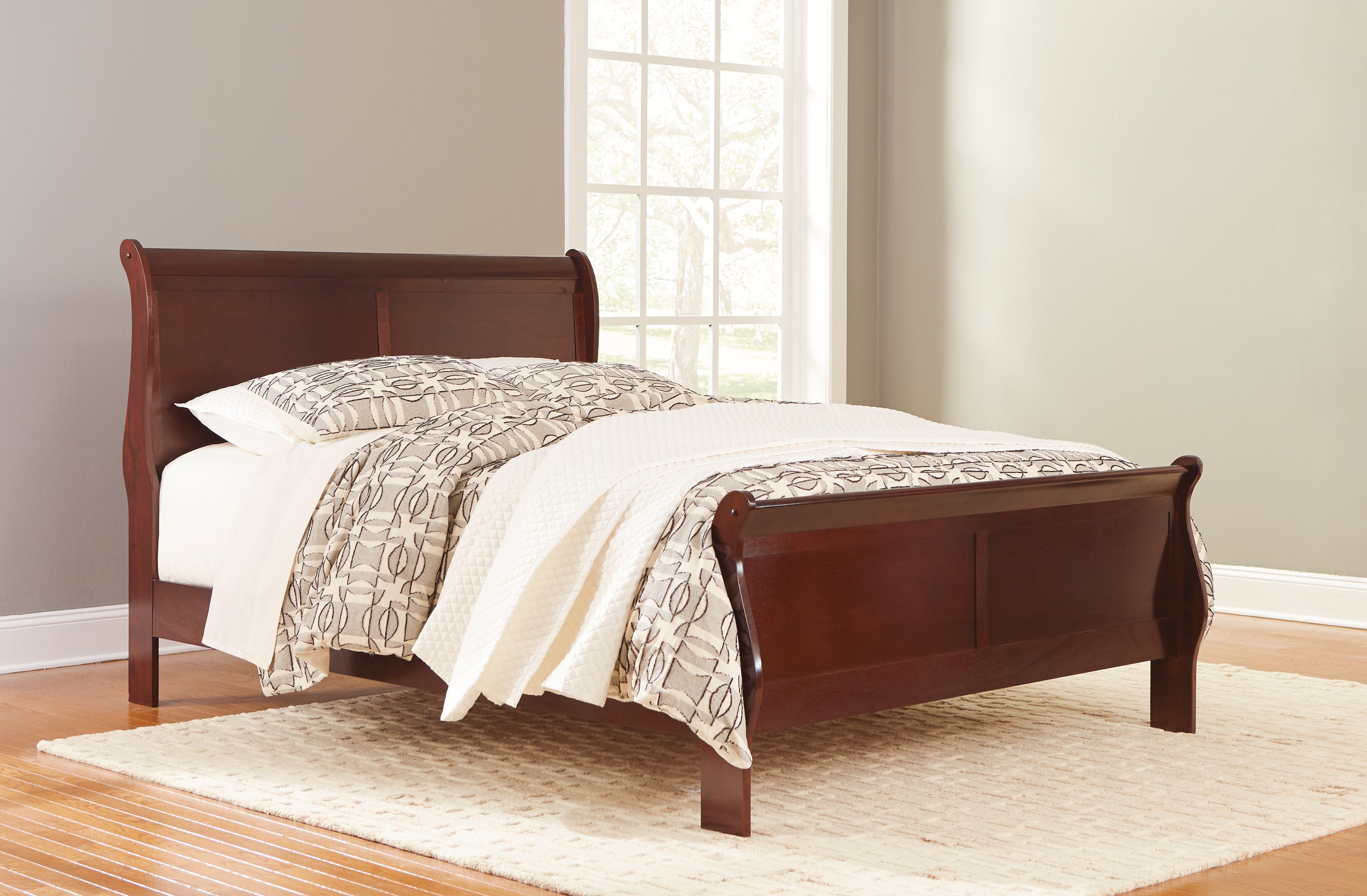 Tampa Furniture Outlet Lutz - Ashley Furniture - Alisdair Bedroom - Queen Sleigh Bed / Reddish Brown - B376B2