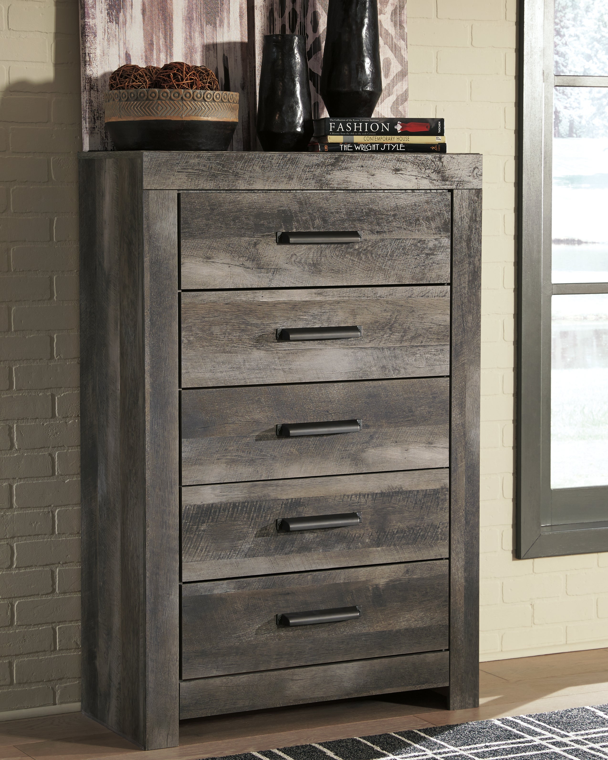 Tampa Furniture Outlet Lutz - Ashley Furniture - Wynnlow Bedroom - Five Drawer Chest / Gray - B440-46