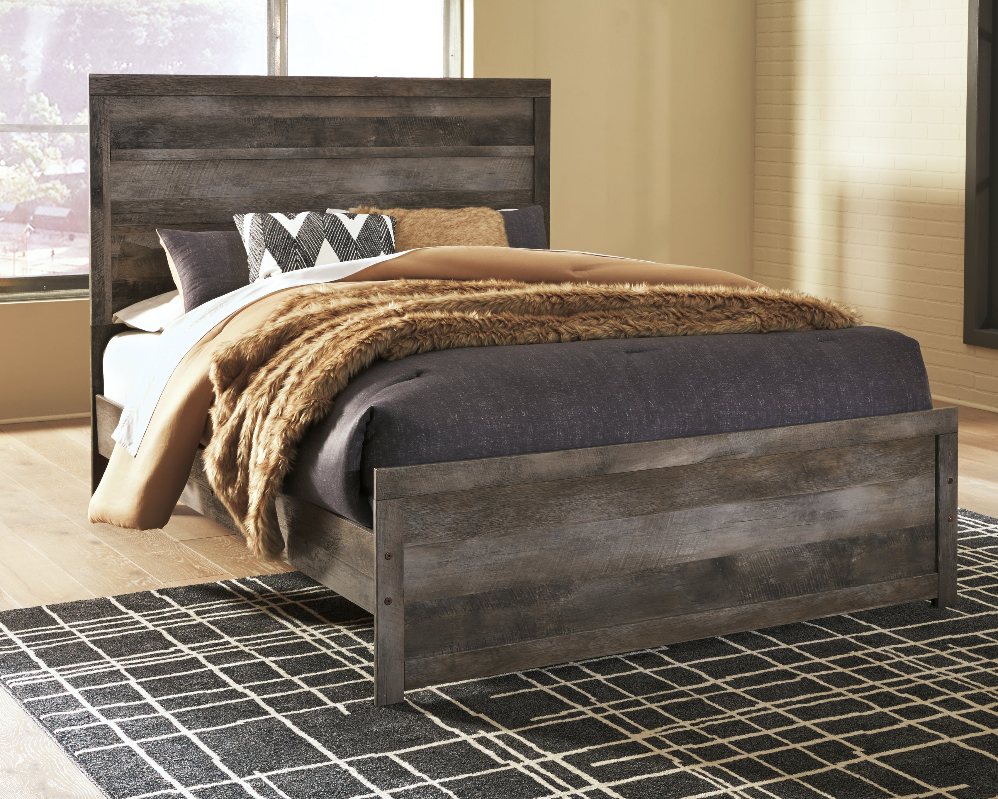 Tampa Furniture Outlet Lutz - Ashley Furniture - Wynnlow Bedroom - Queen Panel Bed / Gray - B440B2