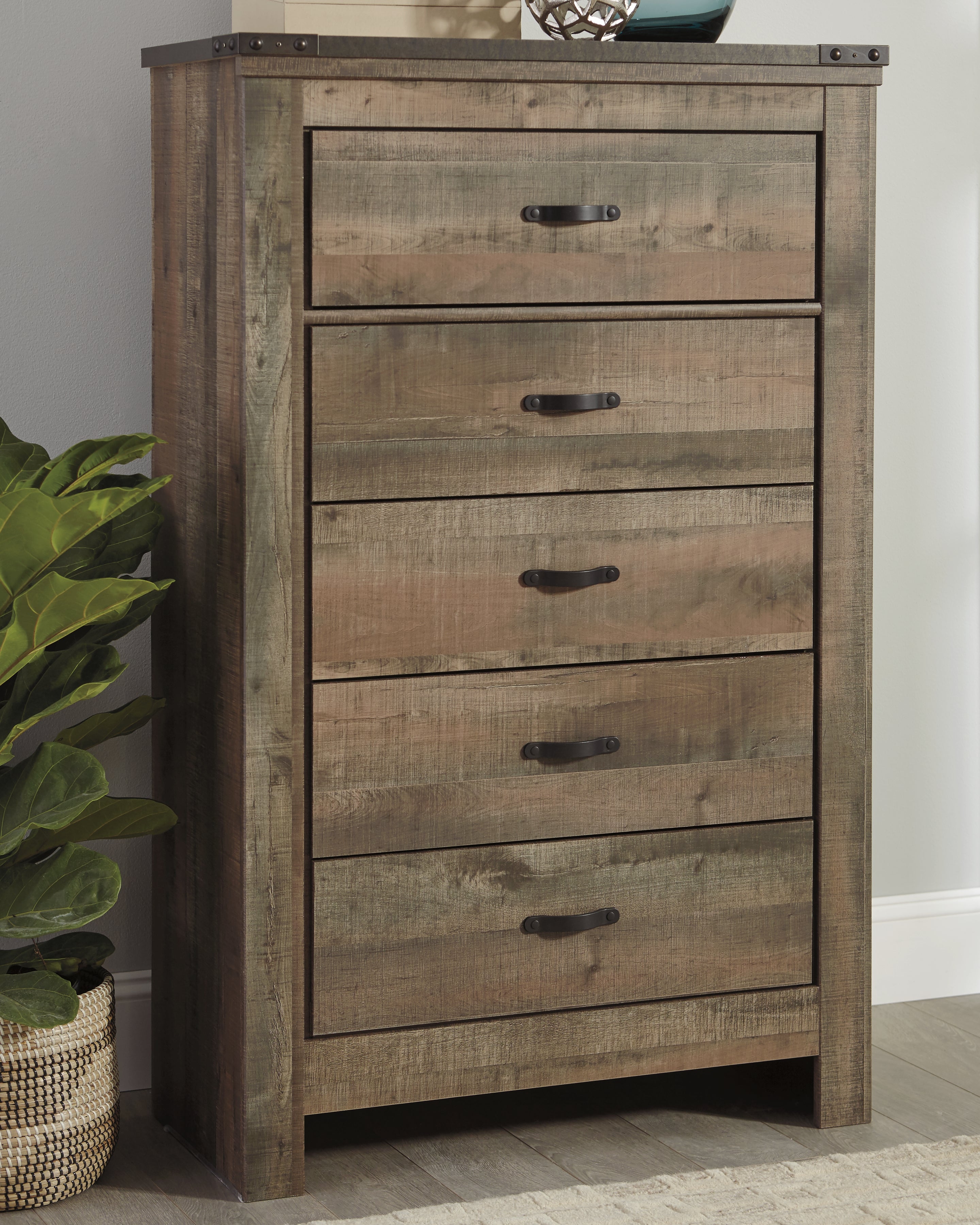 Tampa Furniture Outlet Lutz - Ashley Furniture - Trinell Bedroom - Five Drawer Chest / Brown - B446-46