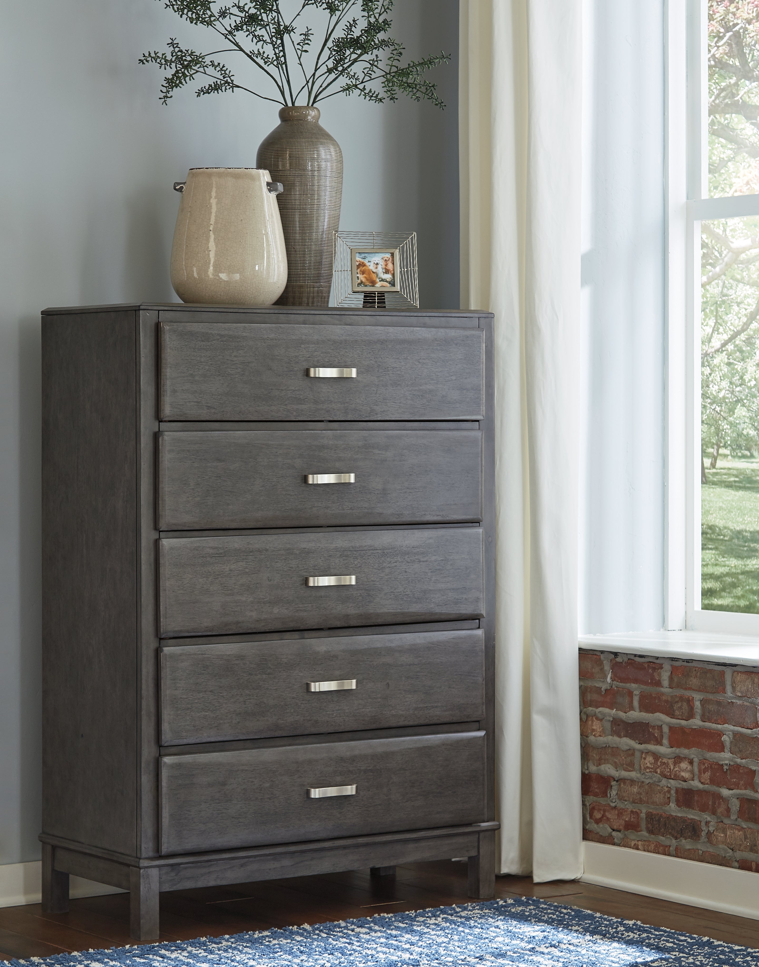 Tampa Furniture Outlet Lutz - Ashley Furniture - Caitbrook Bedroom - Five Drawer Chest / Gray - B476-46