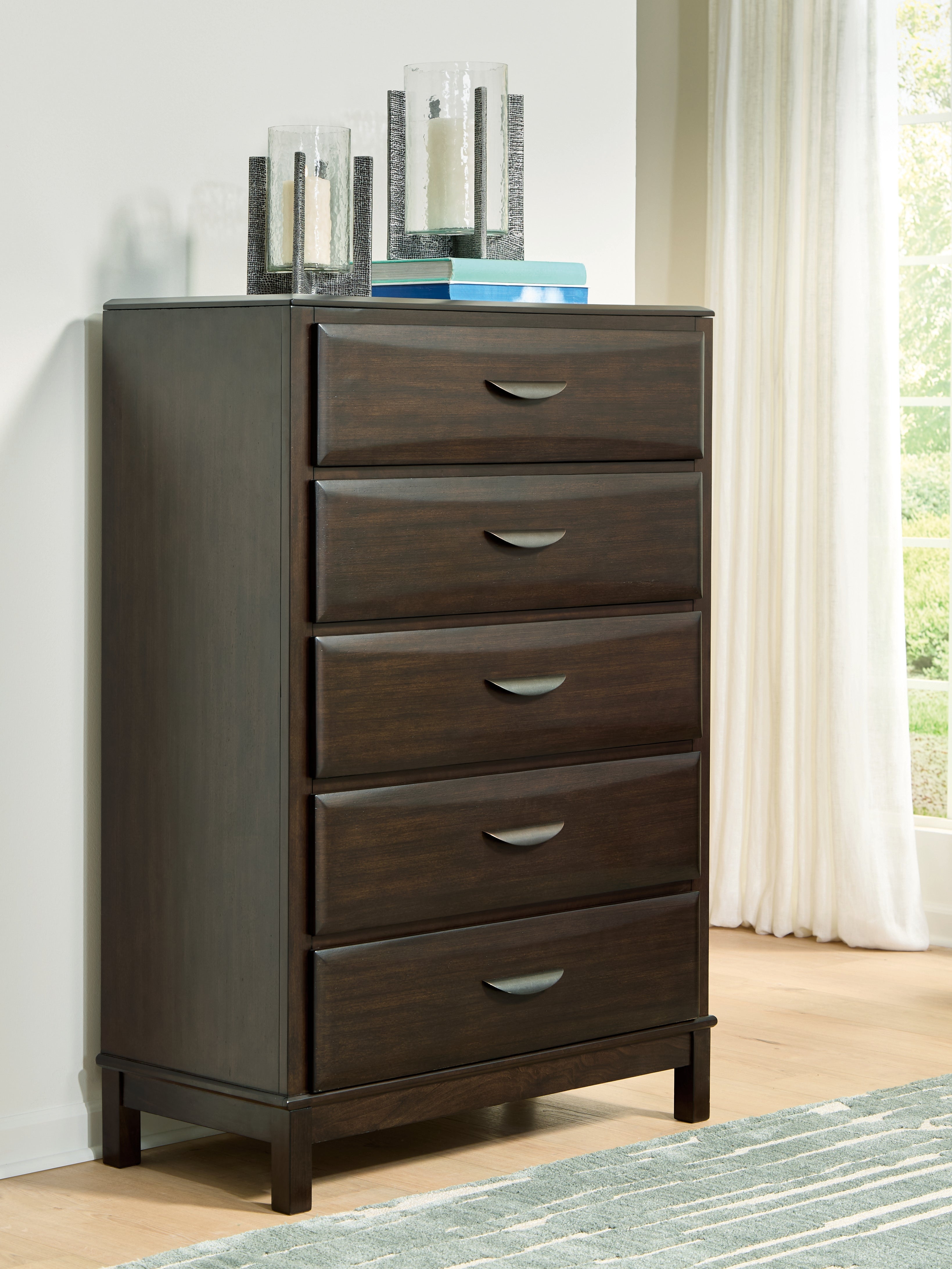 Tampa Furniture Outlet Lutz - Ashley Furniture - Vanmore Bedroom - Five Drawer Chest / Dark Brown - B479-46