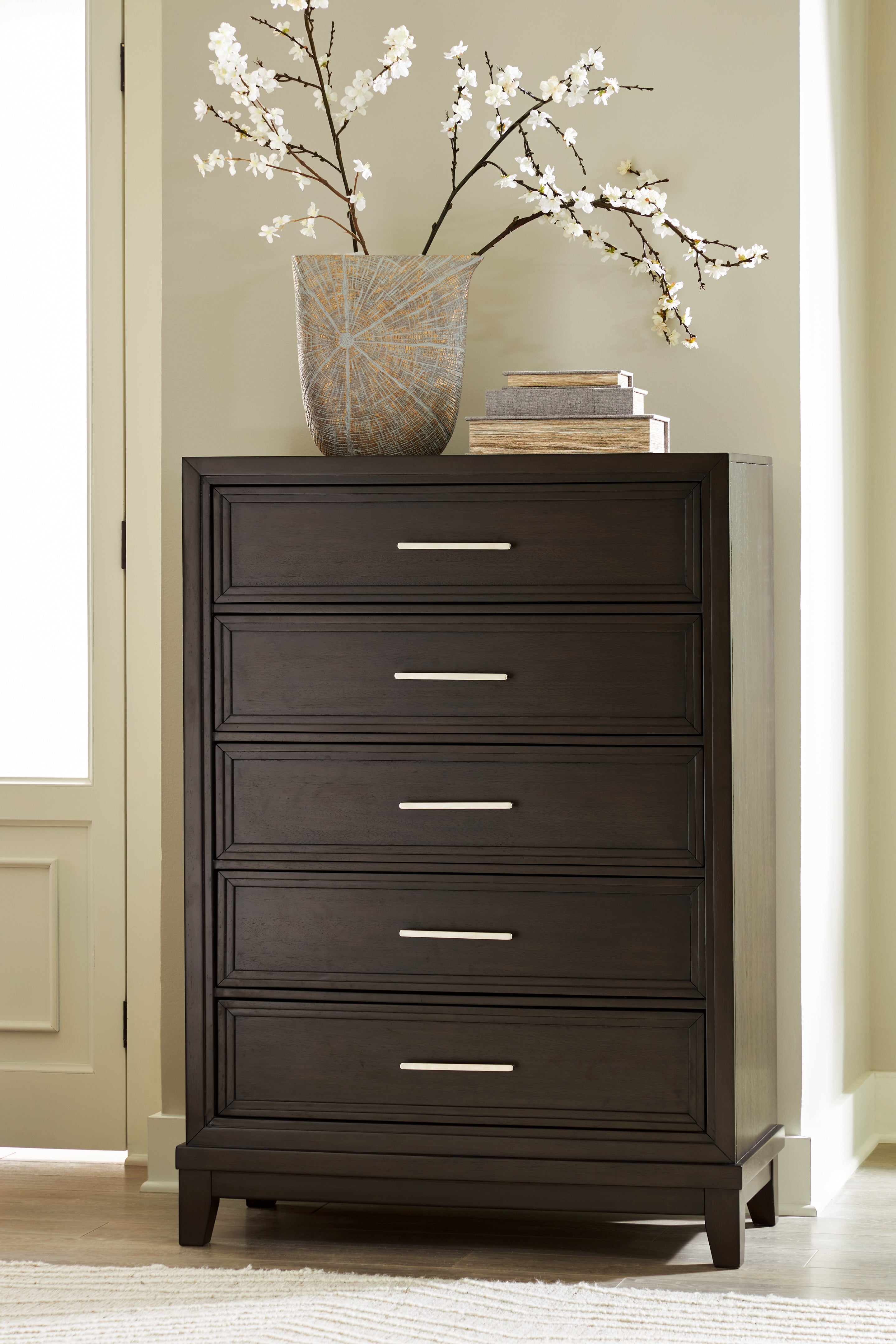 Tampa Furniture Outlet Lutz - Ashley Furniture - Neymorton Bedroom - Five Drawer Chest / Dark Grayish Brown - B618-46