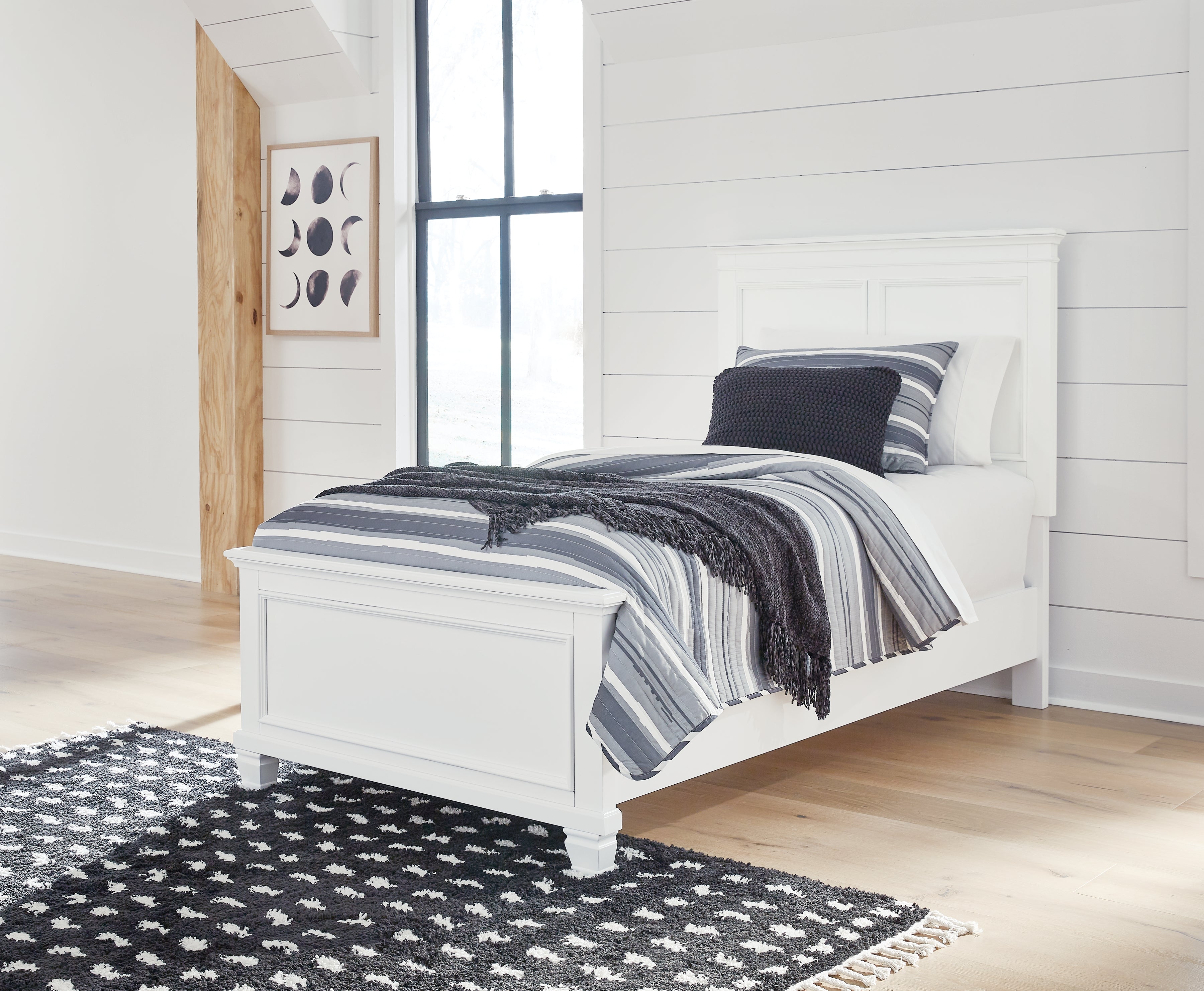 Tampa Furniture Outlet Lutz - Ashley Furniture - Fortman Bedroom - Twin Panel Bed / White - B680B6