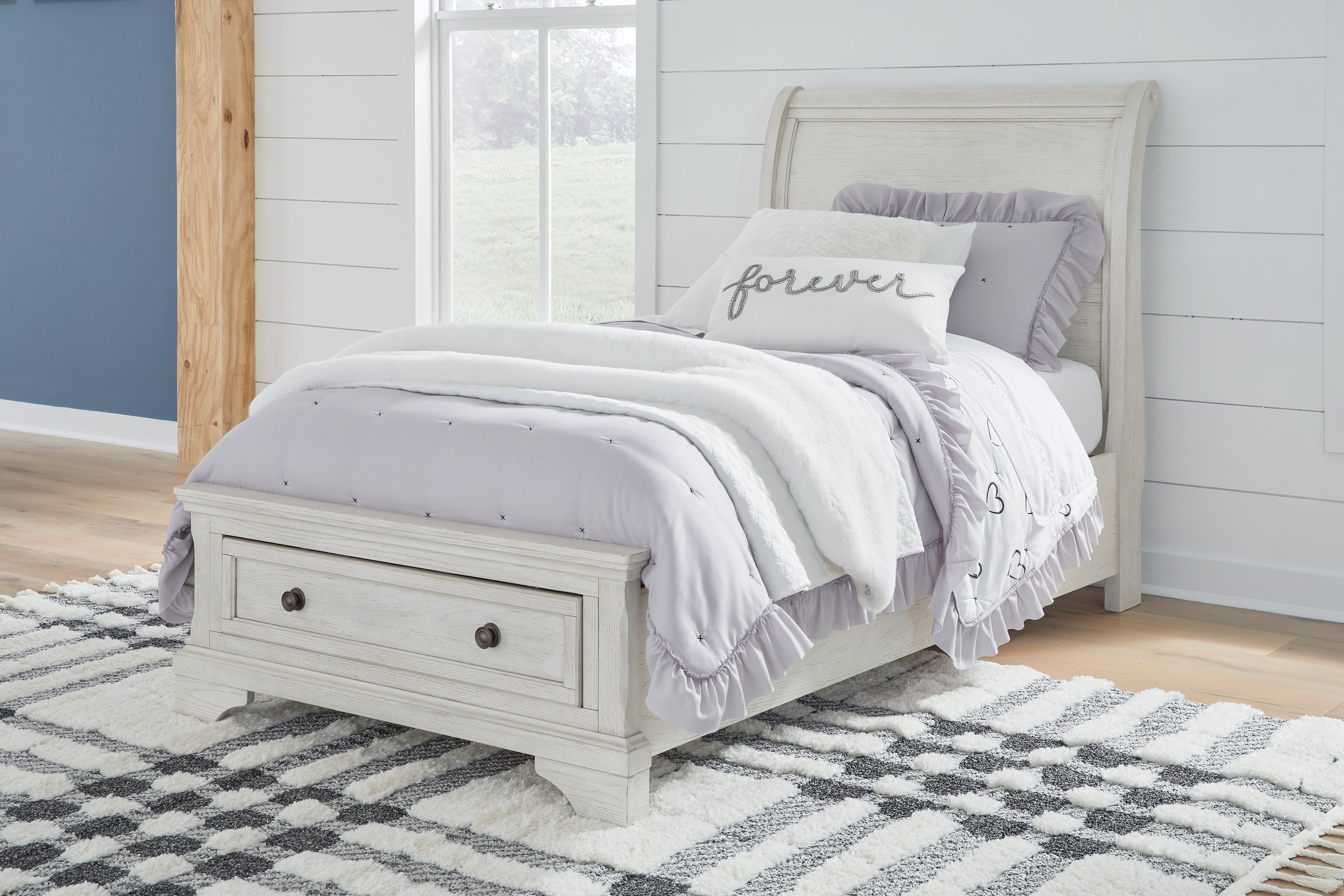 Tampa Furniture Outlet Lutz - Ashley Furniture - Robbinsdale Bedroom - Twin Sleigh Storage Bed / Antique White - B742B12
