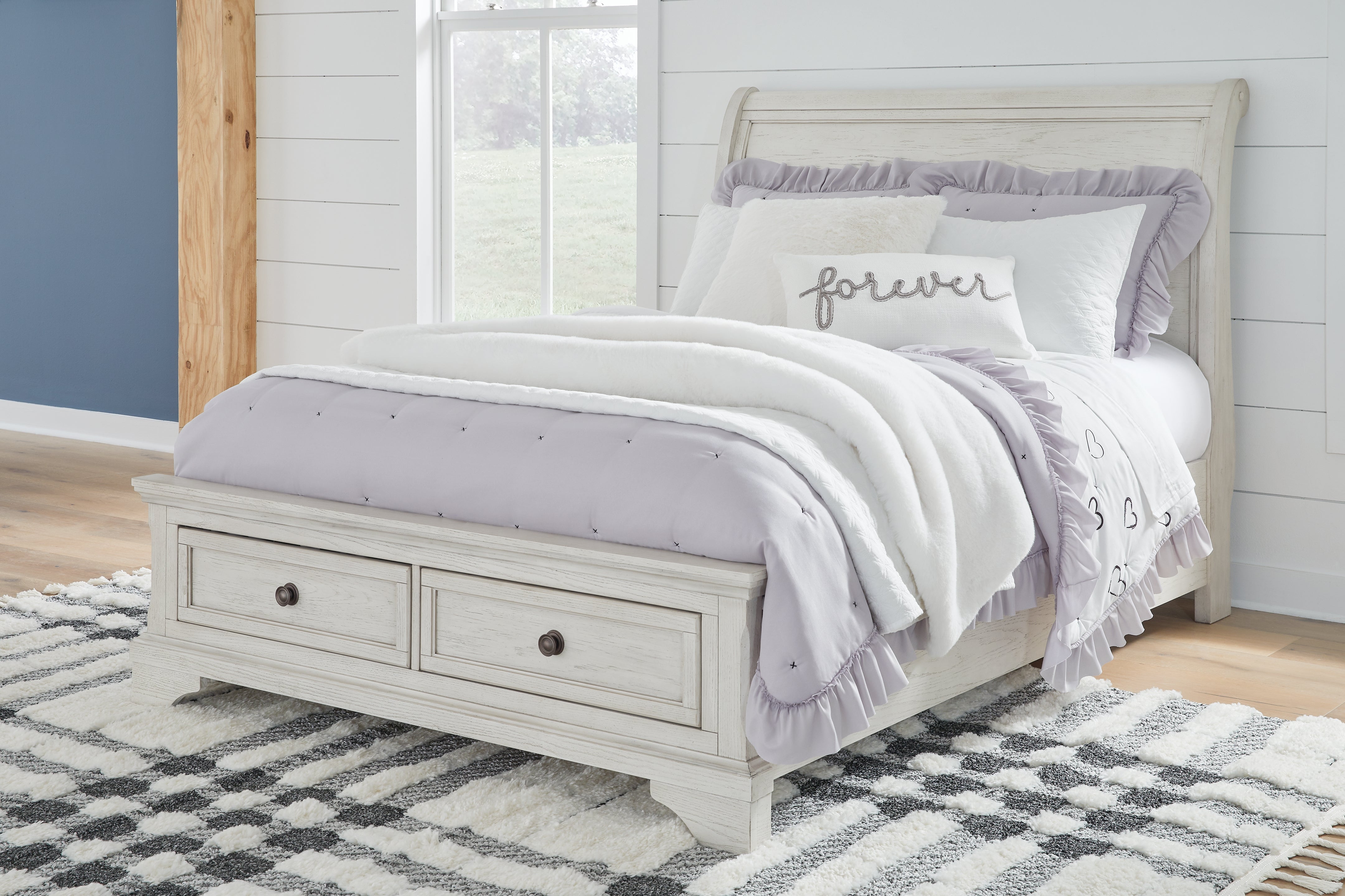 Tampa Furniture Outlet Lutz - Ashley Furniture - Robbinsdale Bedroom - Full Sleigh Storage Bed / Antique White - B742B13