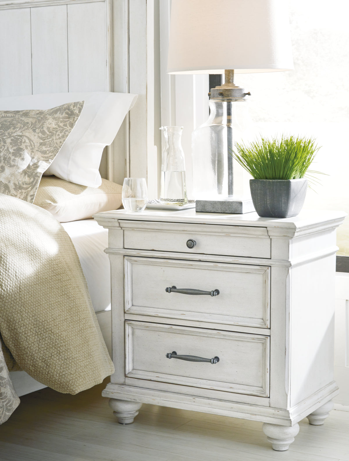 Tampa Furniture Outlet Lutz - Ashley Furniture - Kanwyn Bedroom - Three Drawer Night Stand / Whitewash - B777-93