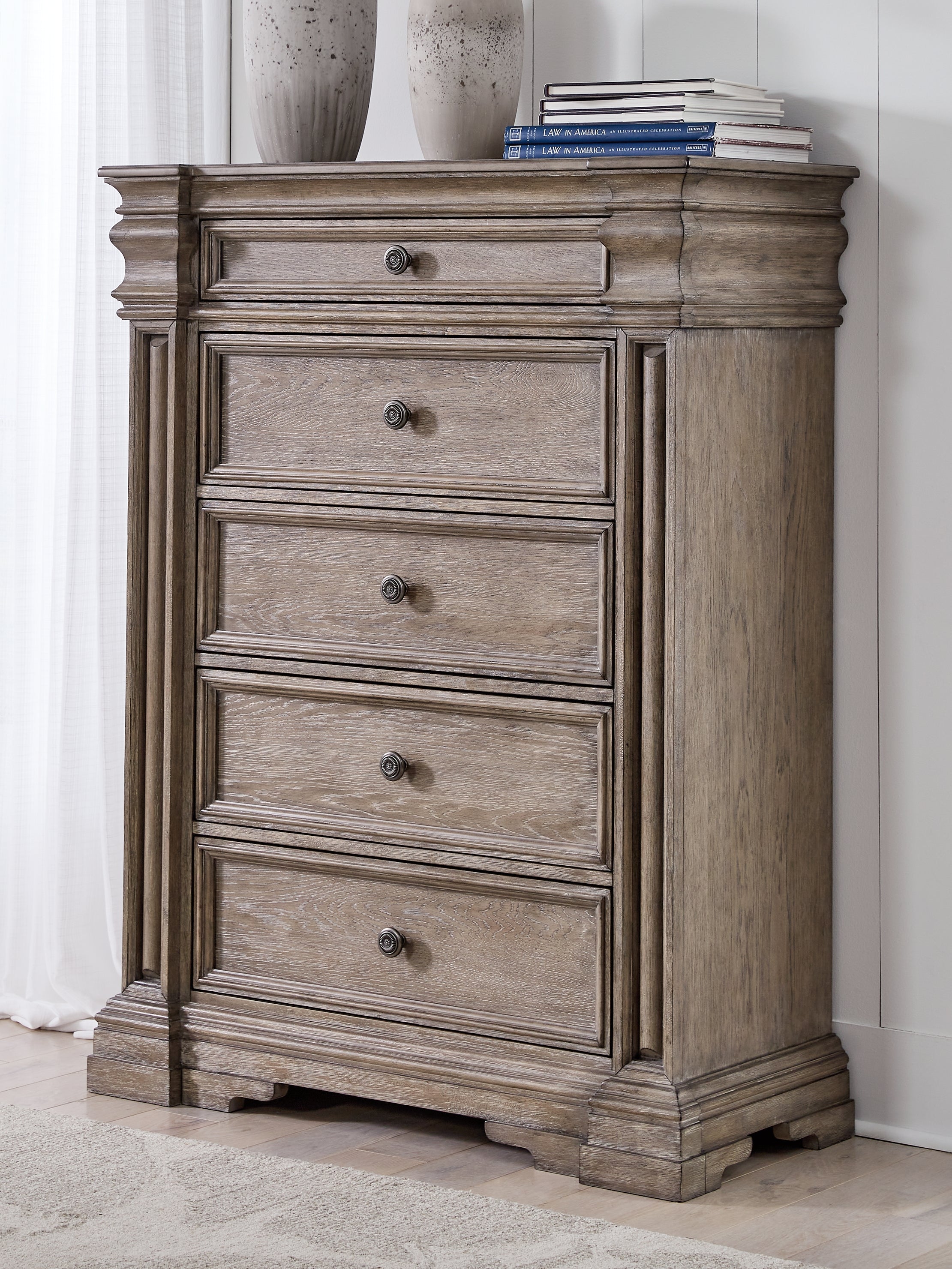 Tampa Furniture Outlet Lutz - Ashley Furniture - Blairhurst Bedroom - Five Drawer Chest / Light Grayish Brown - B916-46
