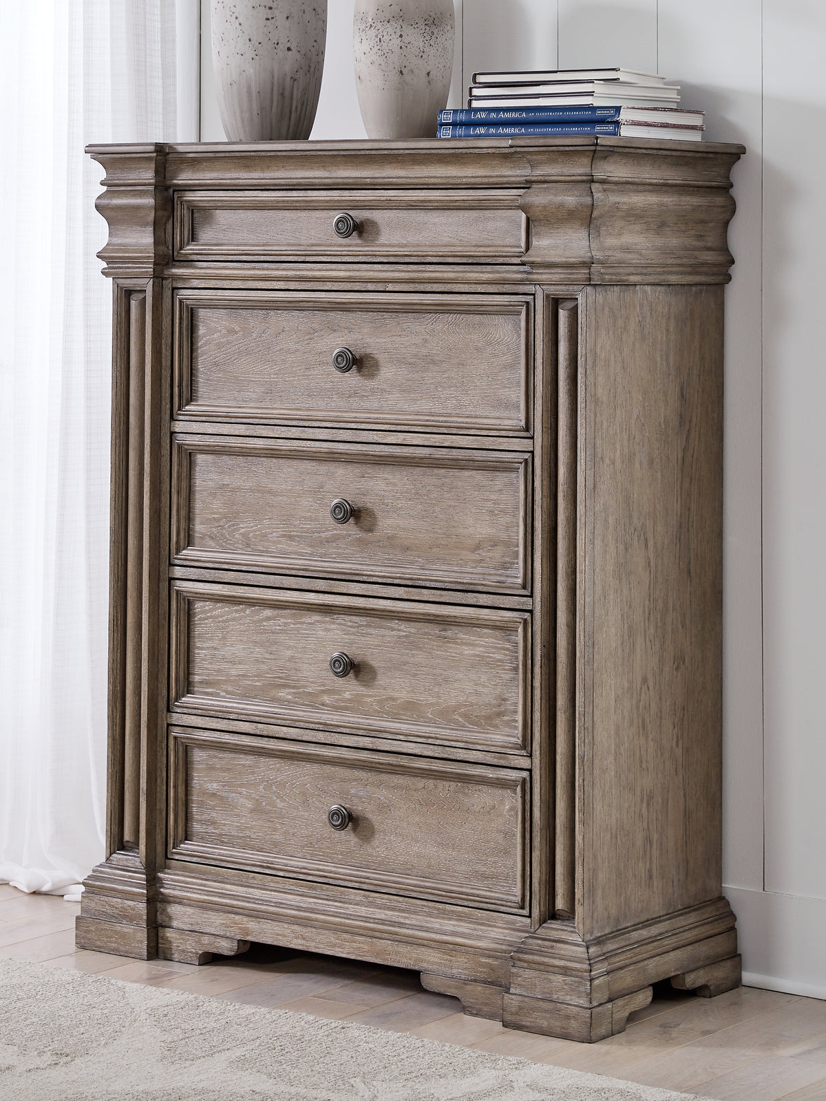 Tampa Furniture Outlet Lutz - Ashley Furniture - Blairhurst Bedroom - Five Drawer Chest / Light Grayish Brown - B916-46