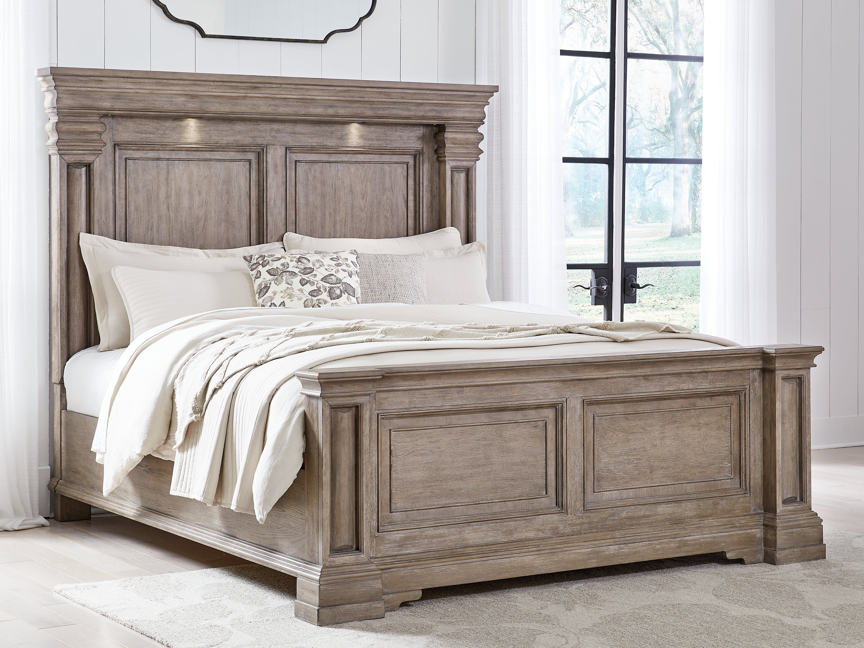 Tampa Furniture Outlet Lutz - Ashley Furniture - Blairhurst Bedroom - King Panel Bed / Light Grayish Brown - B916B4