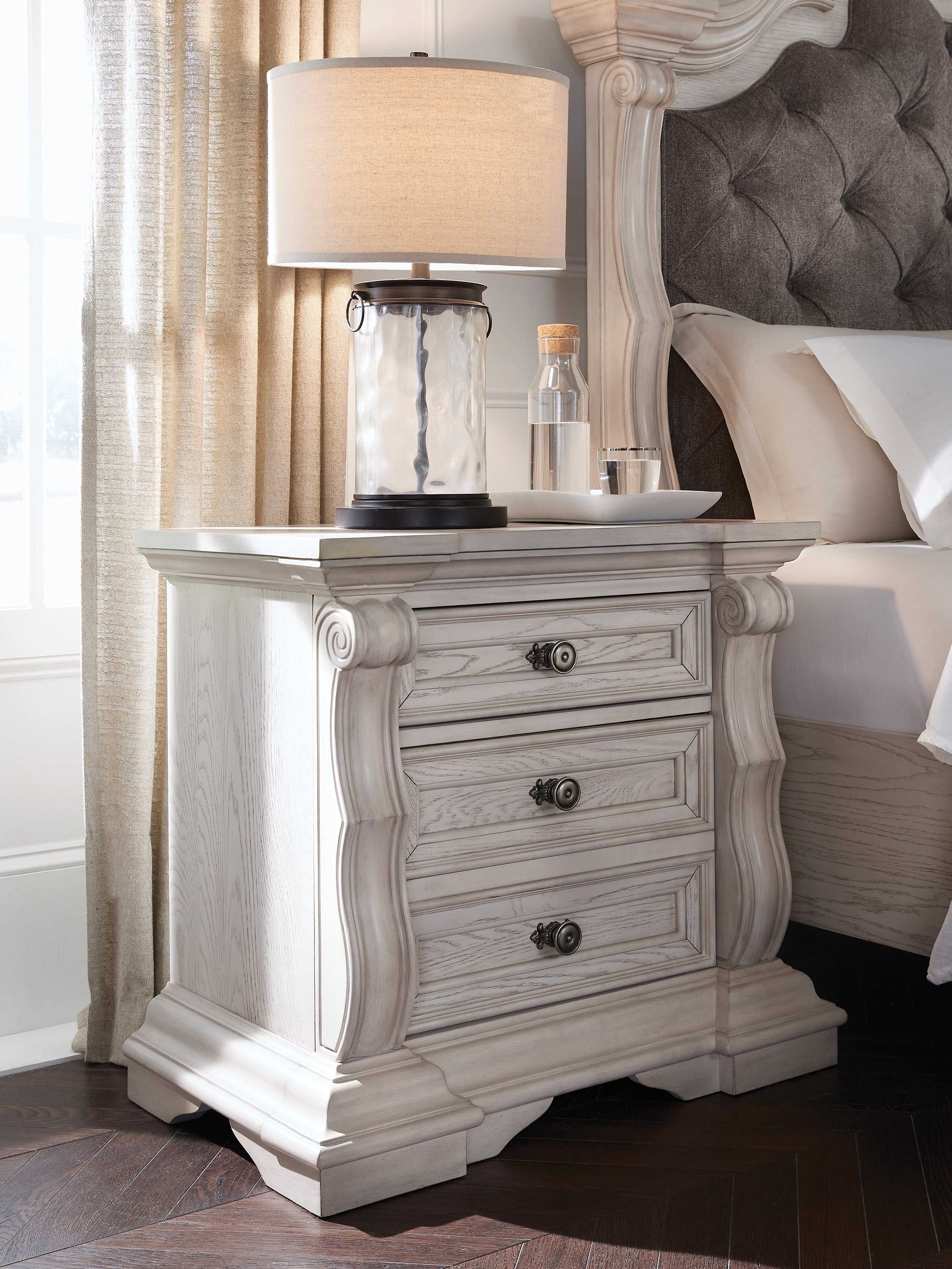 Tampa Furniture Outlet Lutz - Ashley Furniture - Bruchandi Bedroom - Three Drawer Night Stand / Antique White - PCB948-93