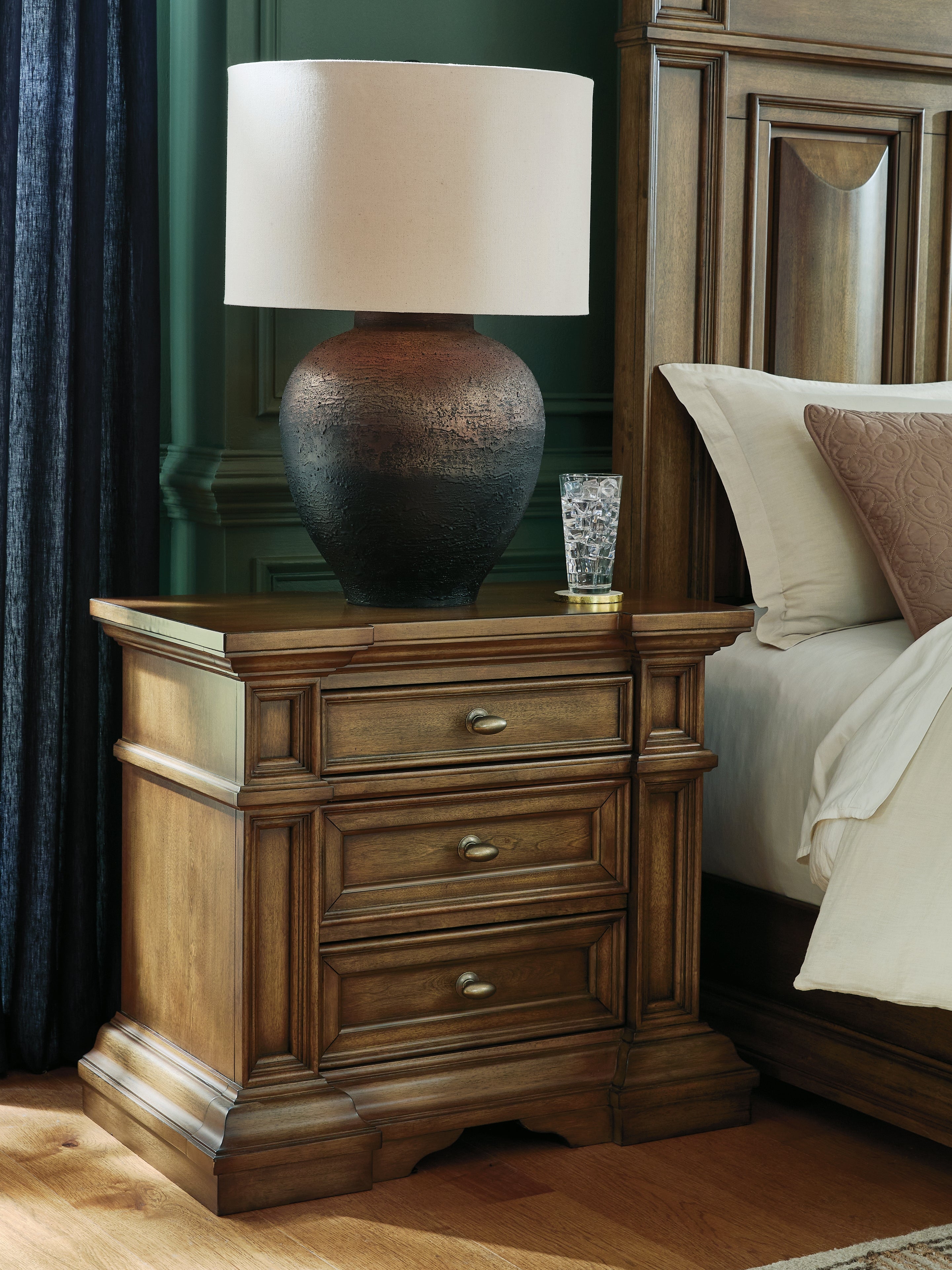 Tampa Furniture Outlet Lutz - Ashley Furniture - Frantanna Bedroom - Three Drawer Night Stand / Brown - PCB949-93