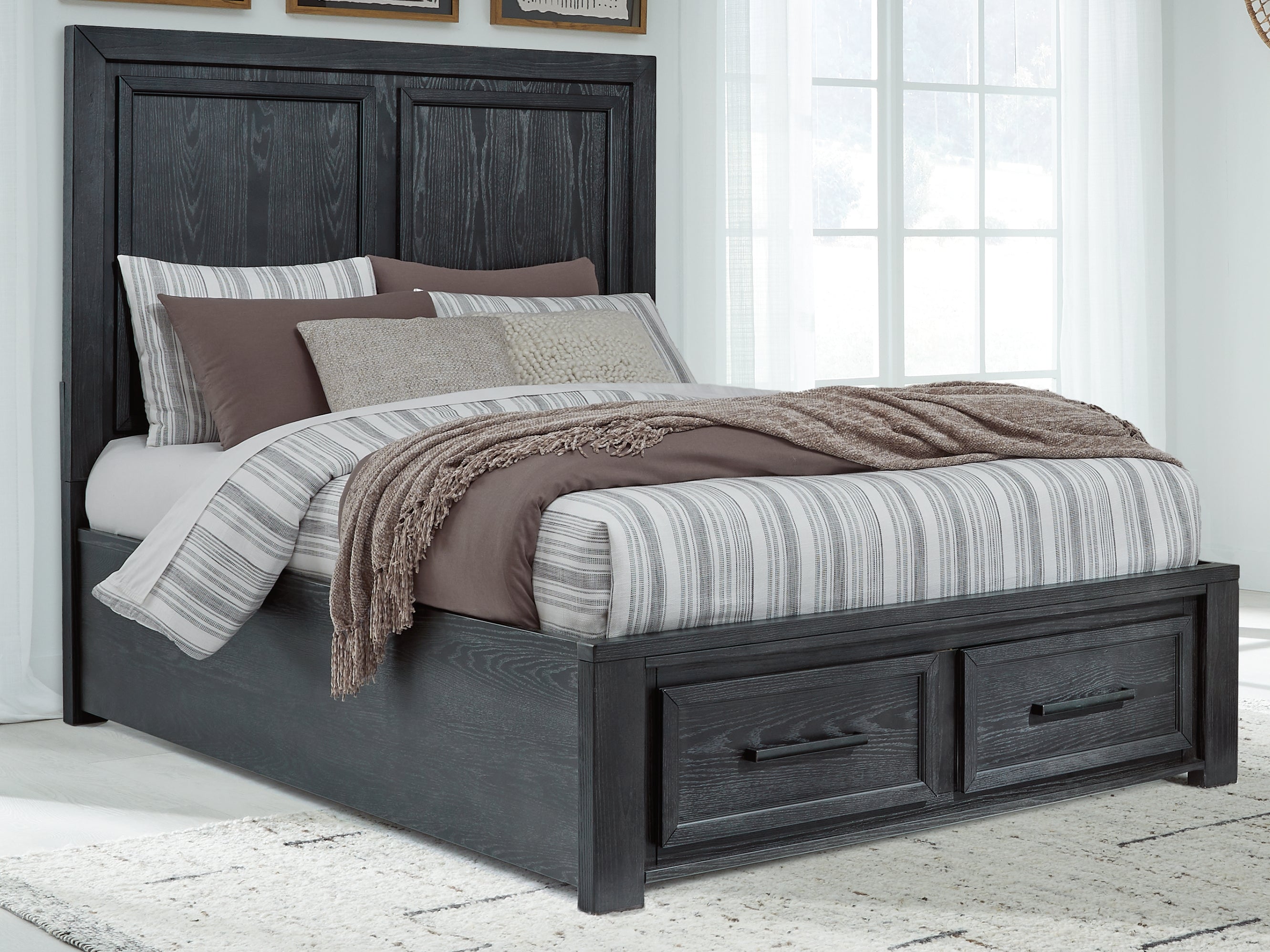 Tampa Furniture Outlet Lutz - Ashley Furniture - Foyland Bedroom - Queen Panel Storage Bed / Black/Brown - B989B2