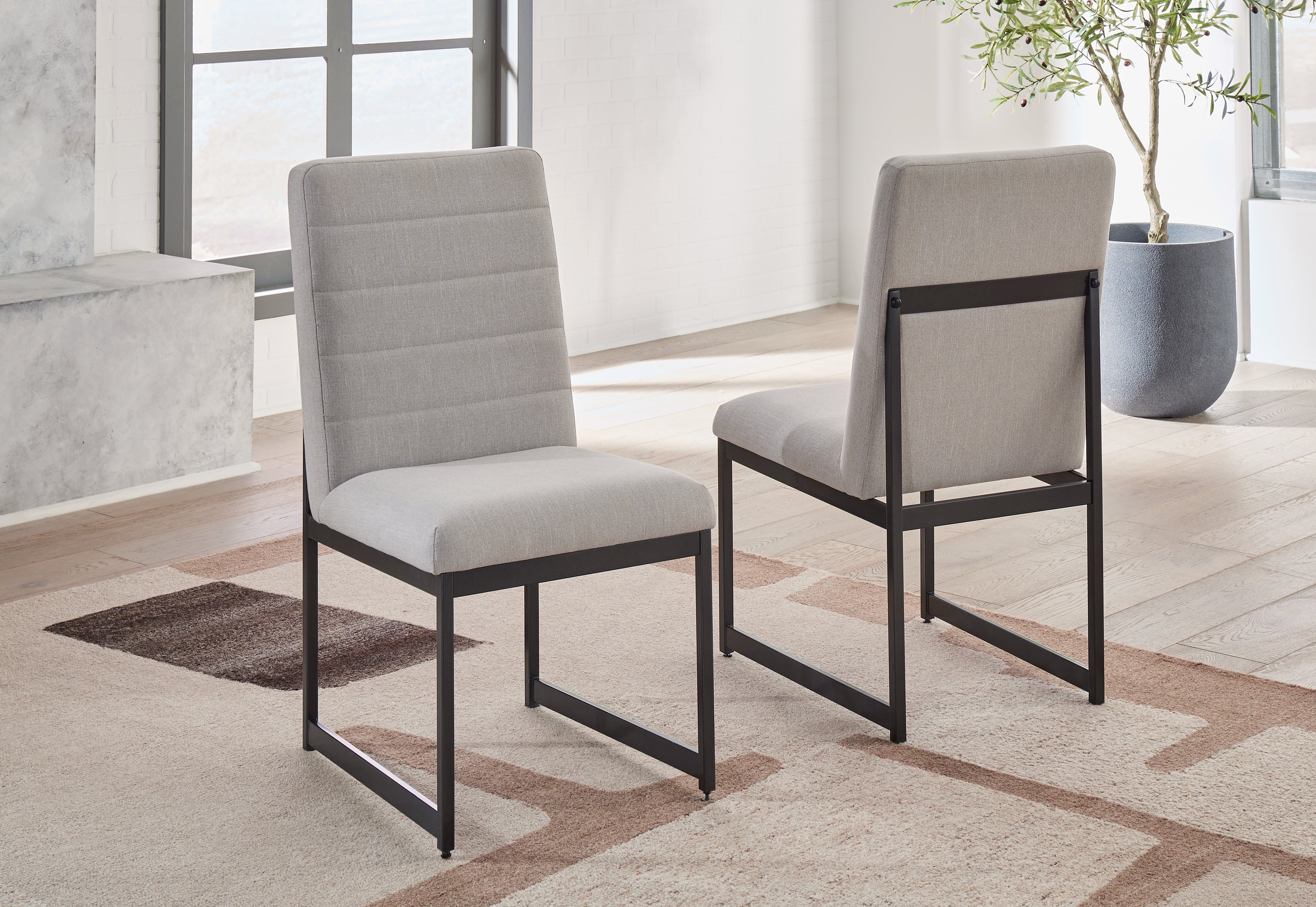 Tampa Furniture Outlet Lutz - Ashley Furniture - Tomtyn Dining Room - Dining Chair (Set of 2) / Light Brown - D622-01X2