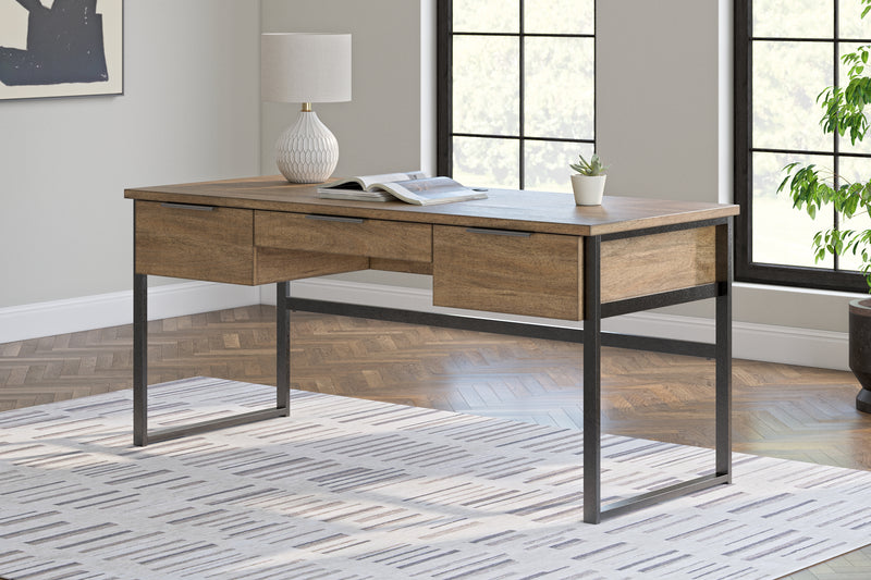 Tampa Furniture Outlet Lutz - Ashley Furniture - Montia Office Desk - Home Office Desk / Light Brown - H632-44