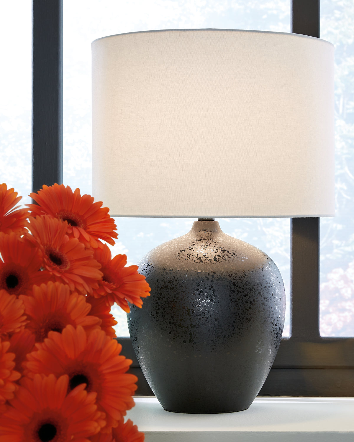 Tampa Furniture Outlet Lutz - Ashley Furniture - Ladstow Lighting - Ceramic Table Lamp (1/CN) / Black - L123894