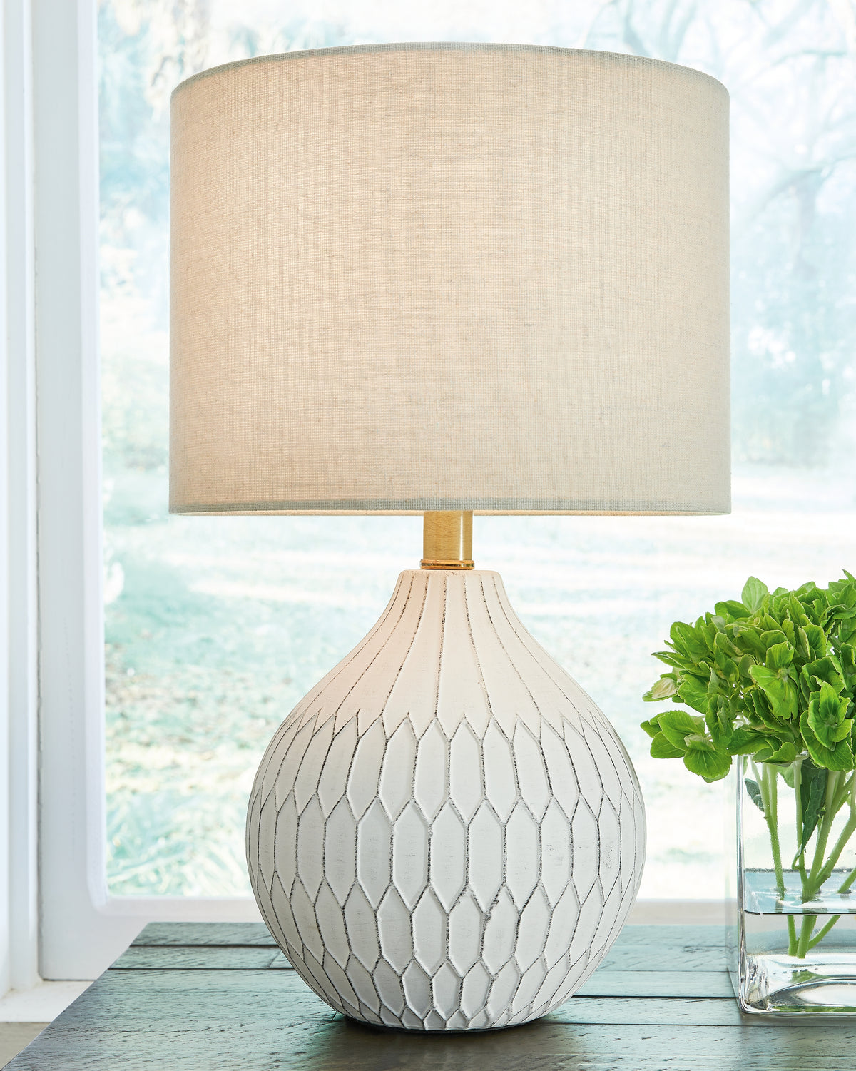 Tampa Furniture Outlet Lutz - Ashley Furniture - Wardmont Lighting - Ceramic Table Lamp (1/CN) / White - L180094