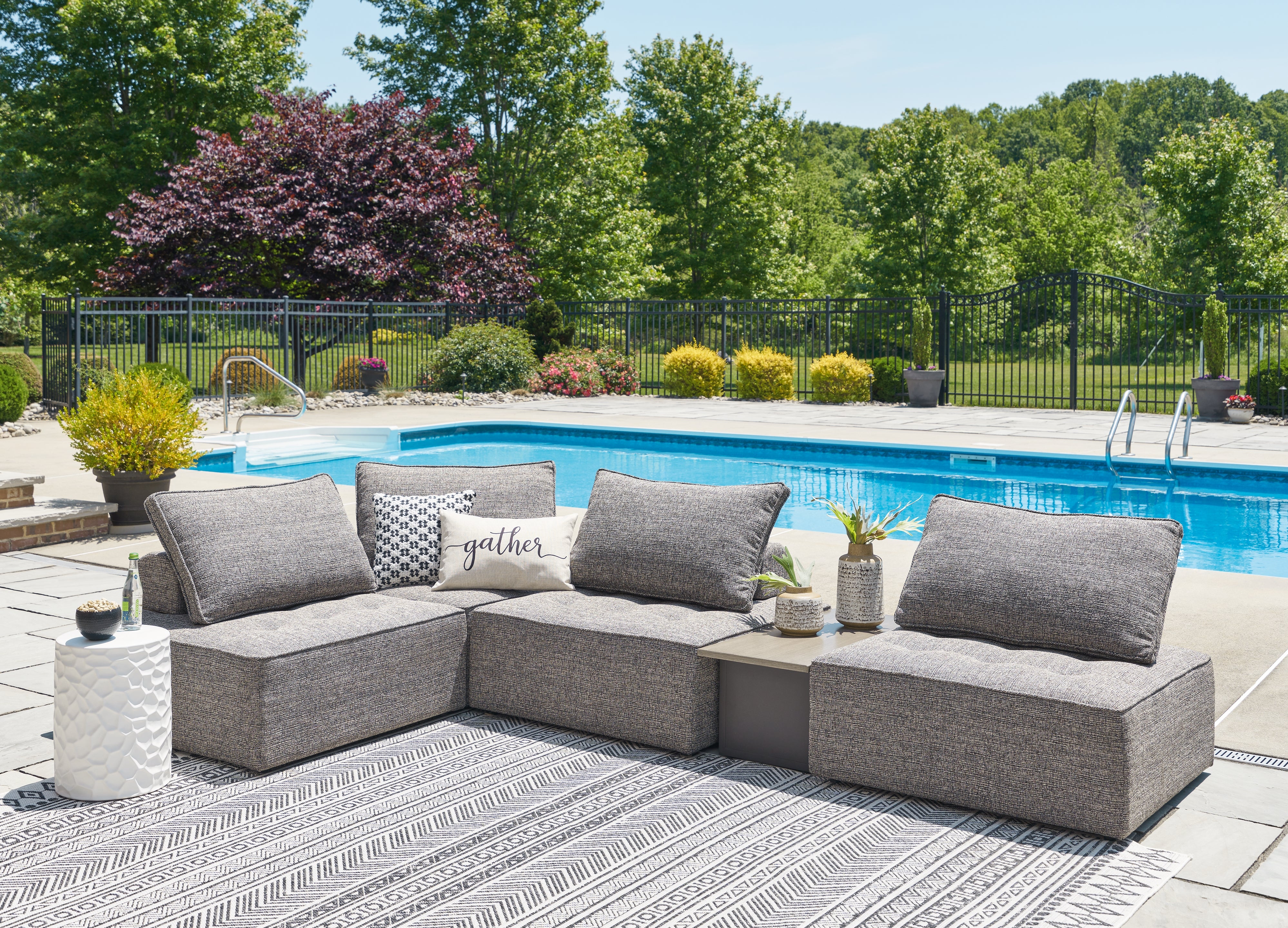 Tampa Furniture Outlet Lutz - Ashley Furniture - Bree Zee Outdoor - 5-Piece Outdoor Sectional / Brown - P160P5