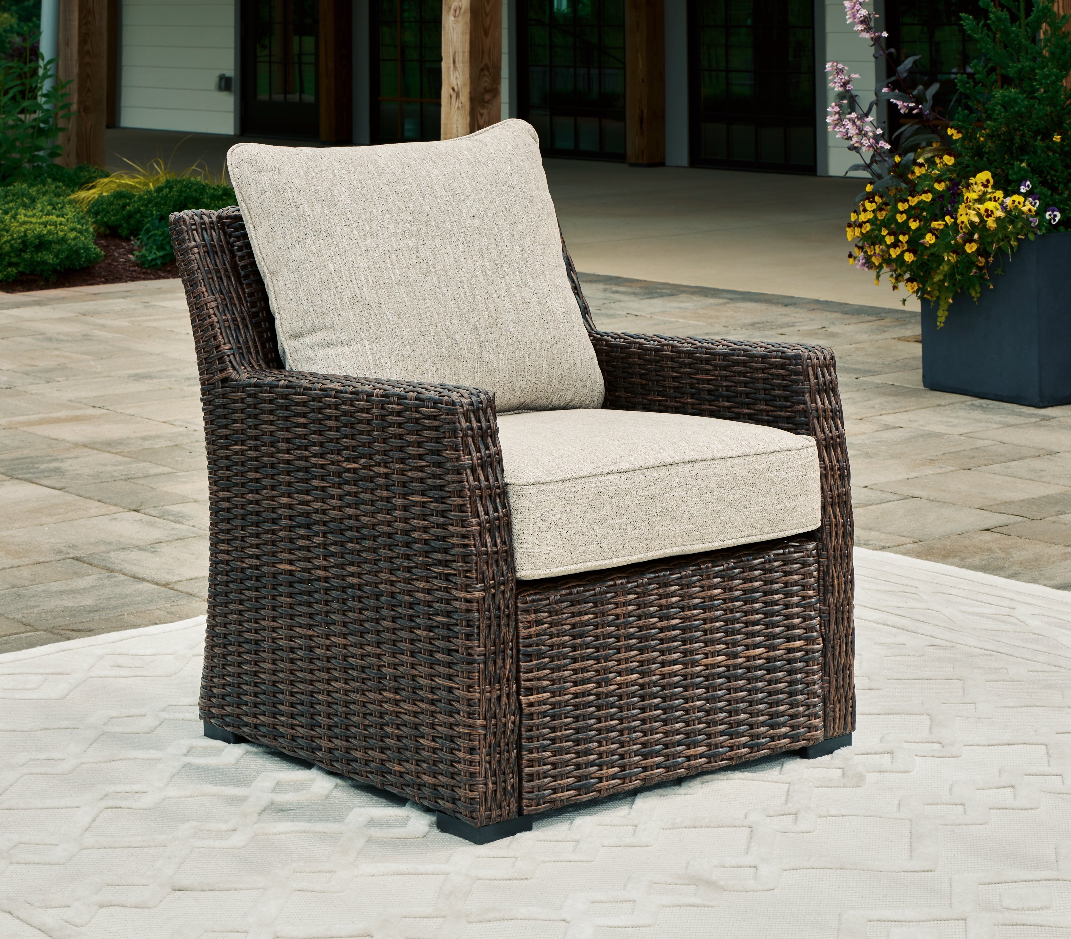 Tampa Furniture Outlet Lutz - Ashley Furniture - Brook Ranch Outdoor - Lounge Chair w/Cushion (1/CN) / Brown - P465-820
