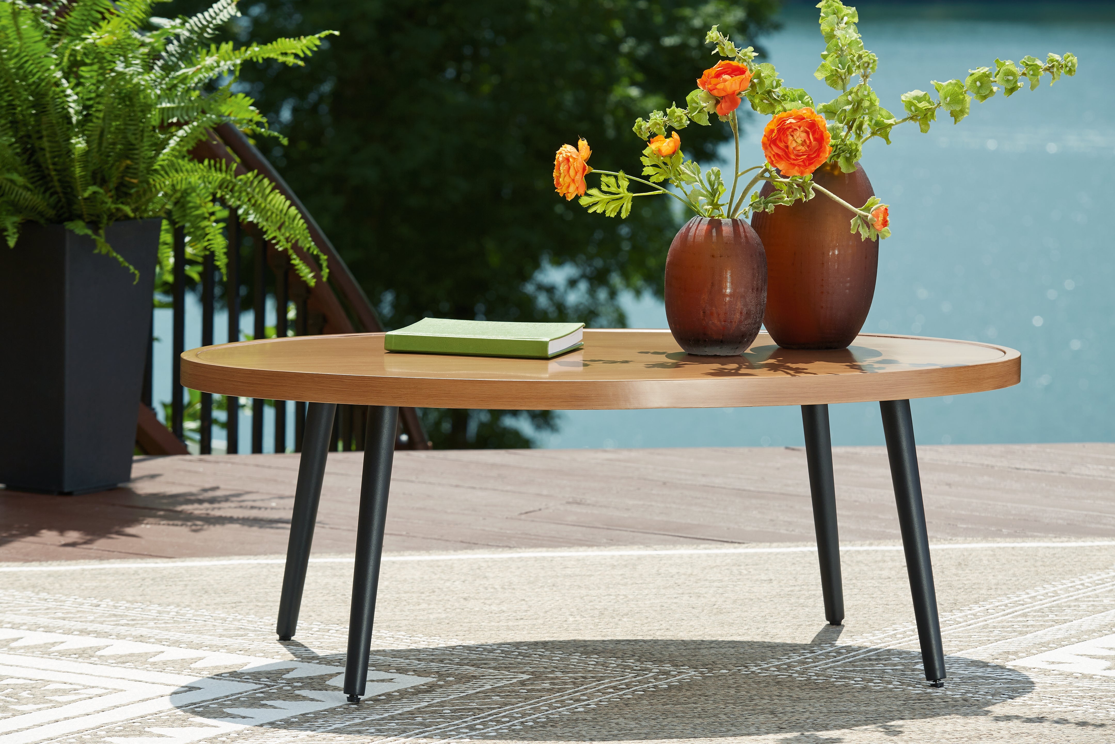 Tampa Furniture Outlet Lutz - Ashley Furniture - Horizon Hall Outdoor - Cocktail Table / Two-tone Brown - P572-701