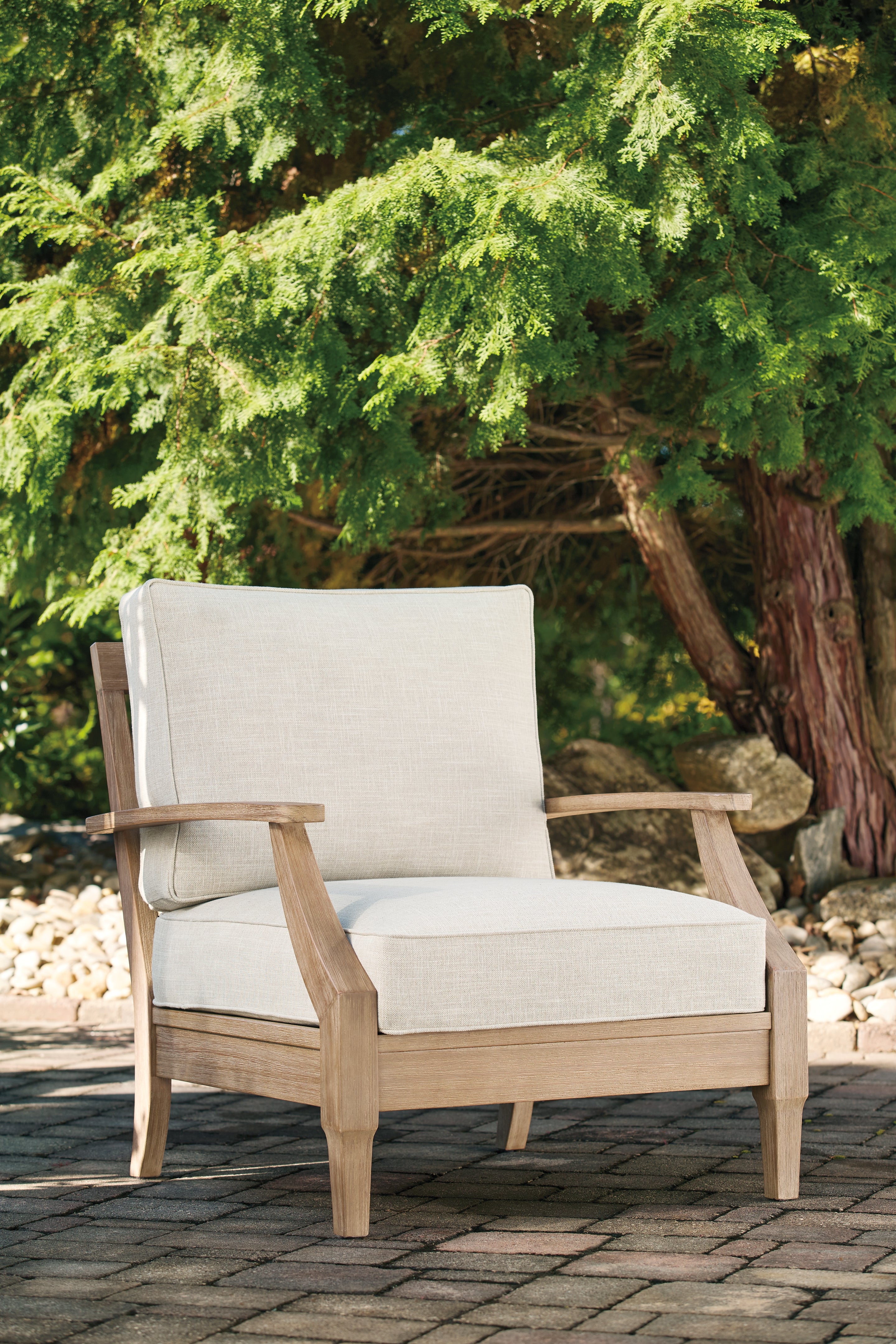 Tampa Furniture Outlet Lutz - Ashley Furniture - Carter Hall Outdoor - Lounge Chair w/Cushion (1/CN) / Beige - P601-820