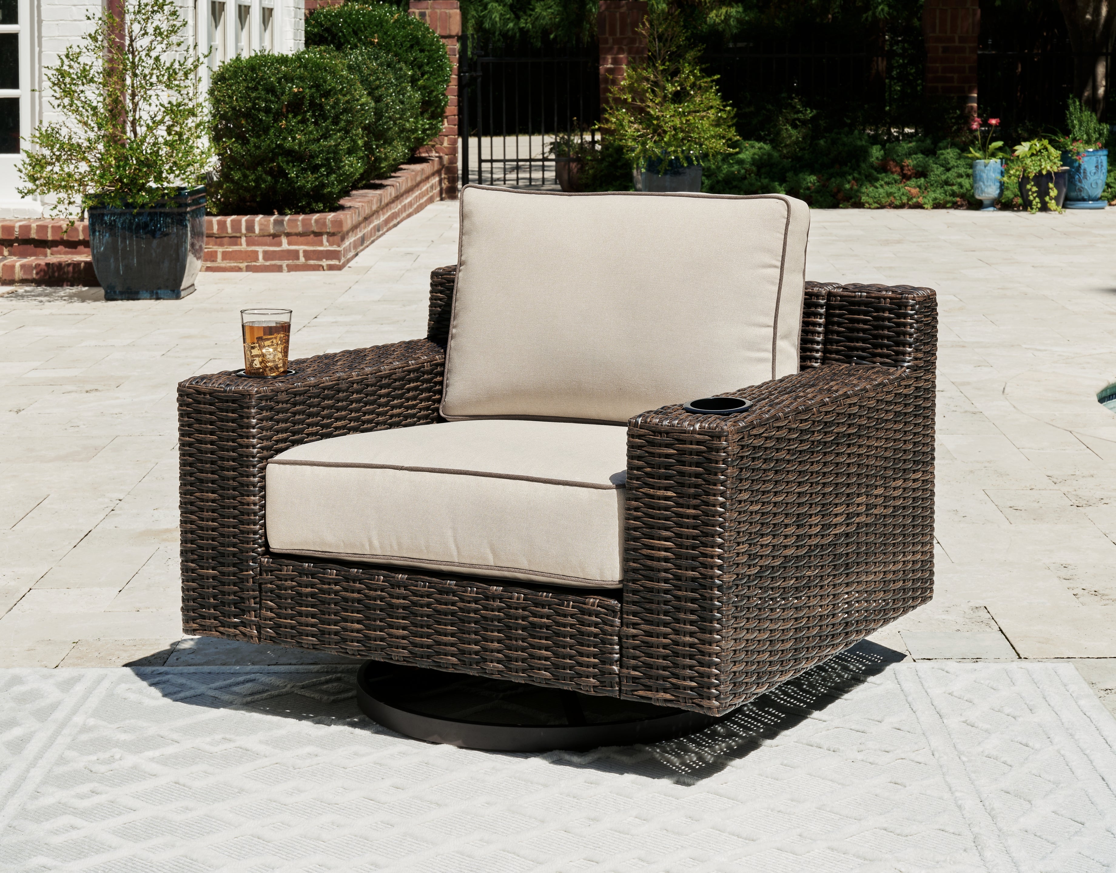 Tampa Furniture Outlet Lutz - Ashley Furniture - Coastline Bay Outdoor - Swivel Lounge w/ Cushion / Brown - P784-821