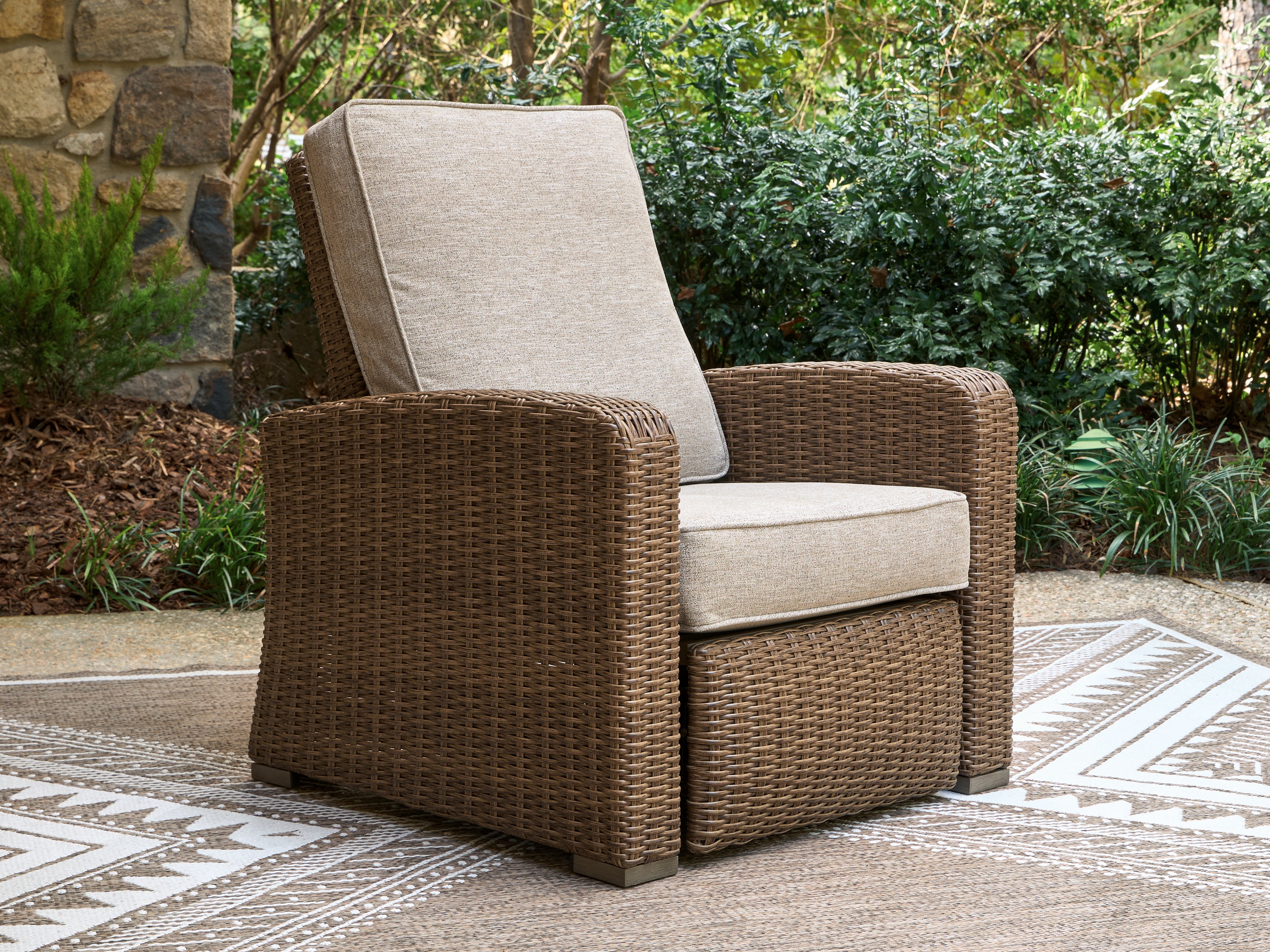 Tampa Furniture Outlet Lutz - Ashley Furniture - Laguna Heights Outdoor - Recliner / Beige - PCP790-825
