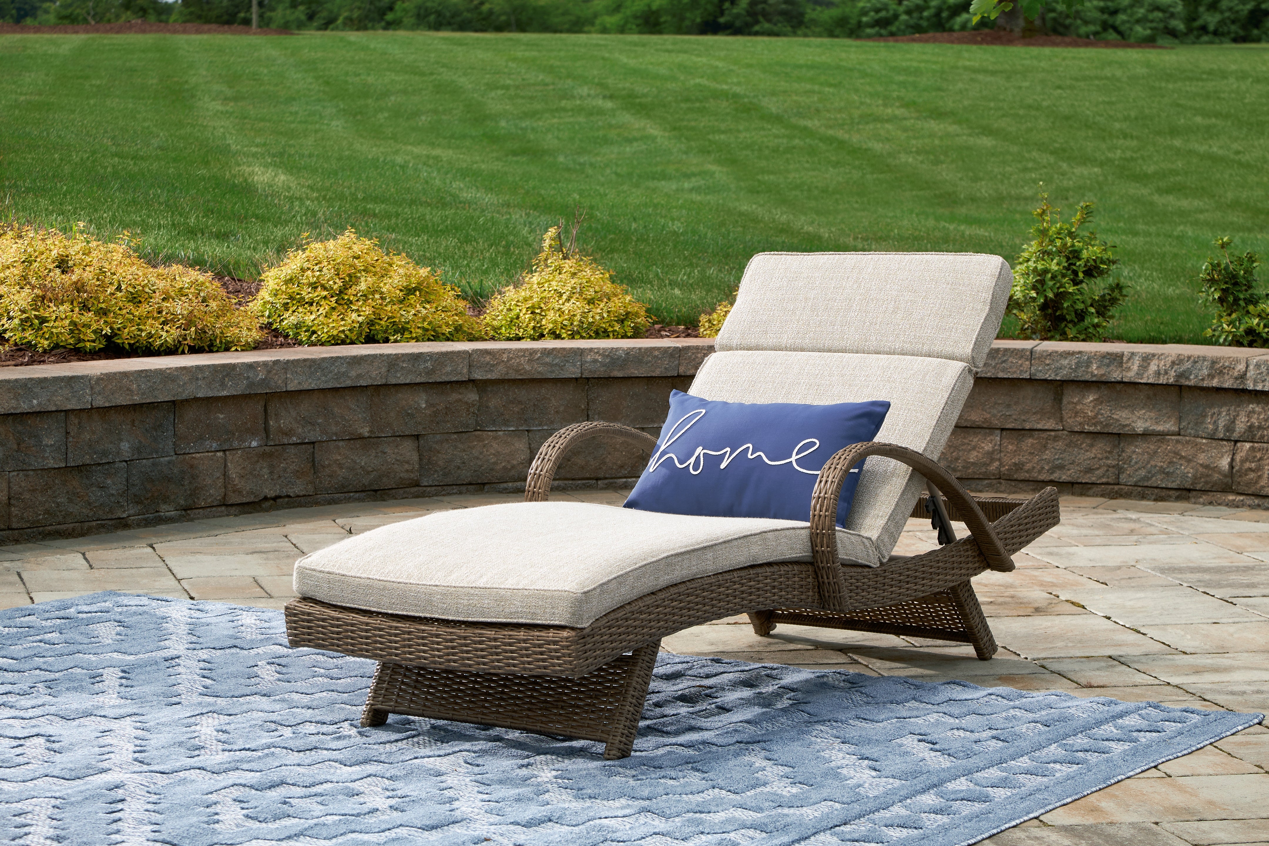 Tampa Furniture Outlet Lutz - Ashley Furniture - Beachcroft Outdoor - Chaise Lounge with Cushion / Beige - P791-815