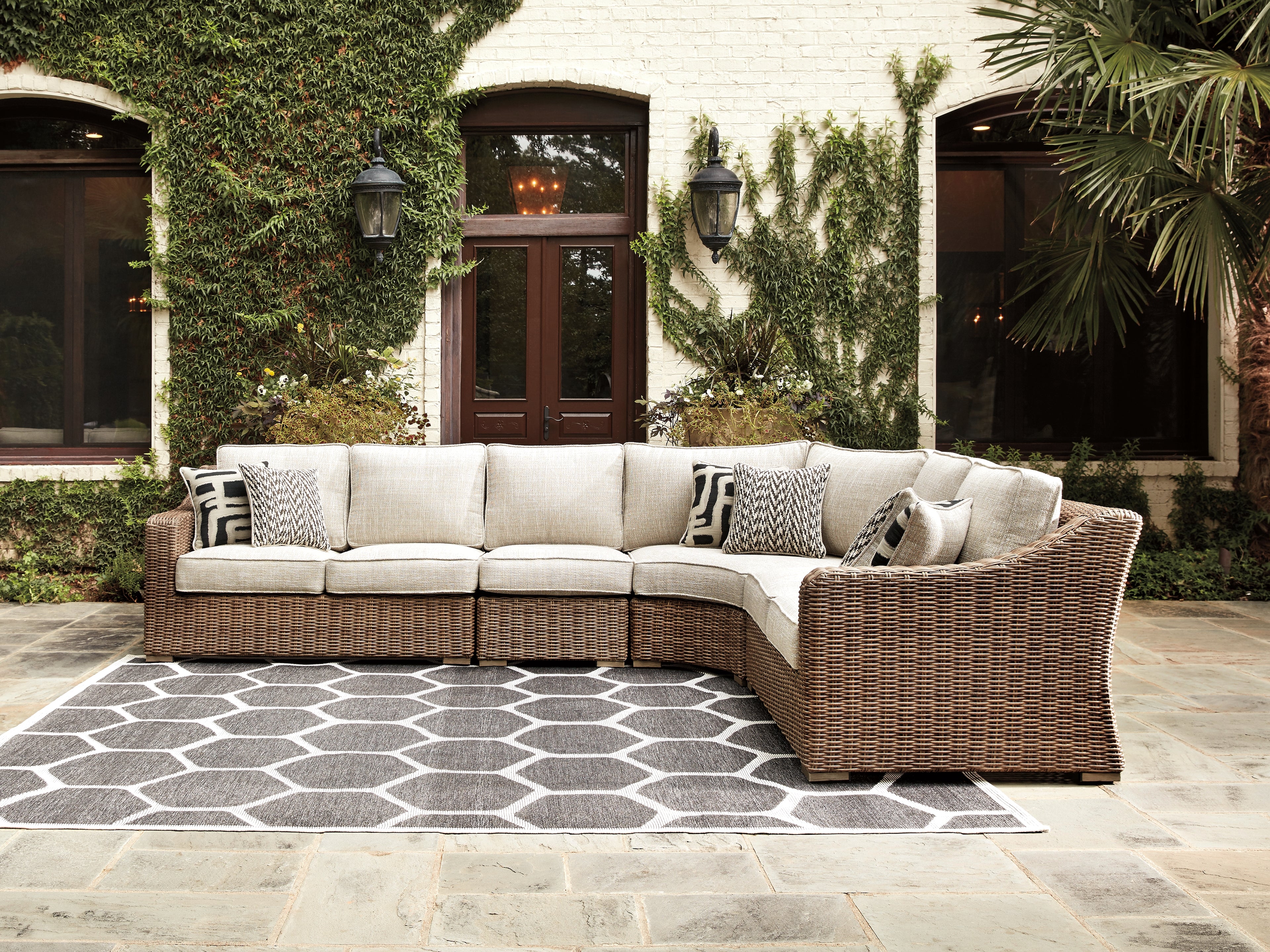 Tampa Furniture Outlet Lutz - Ashley Furniture - Beachcroft Outdoor - 4-Piece Outdoor Seating Set / Beige - P791P7