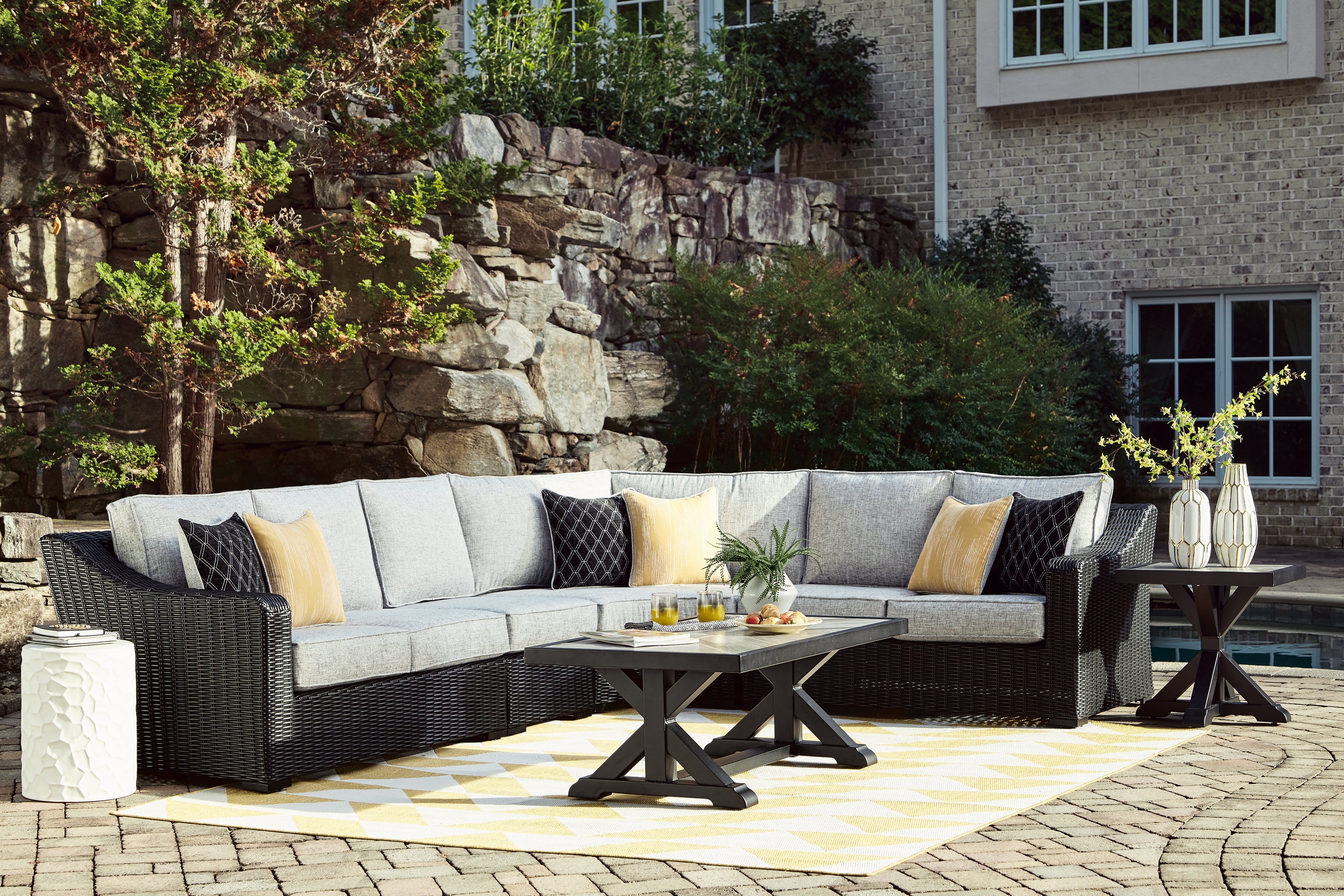 Tampa Furniture Outlet Lutz - Ashley Furniture - Beachcroft Outdoor - 4-Piece Outdoor Sectional / Black/Light Gray - P792P2