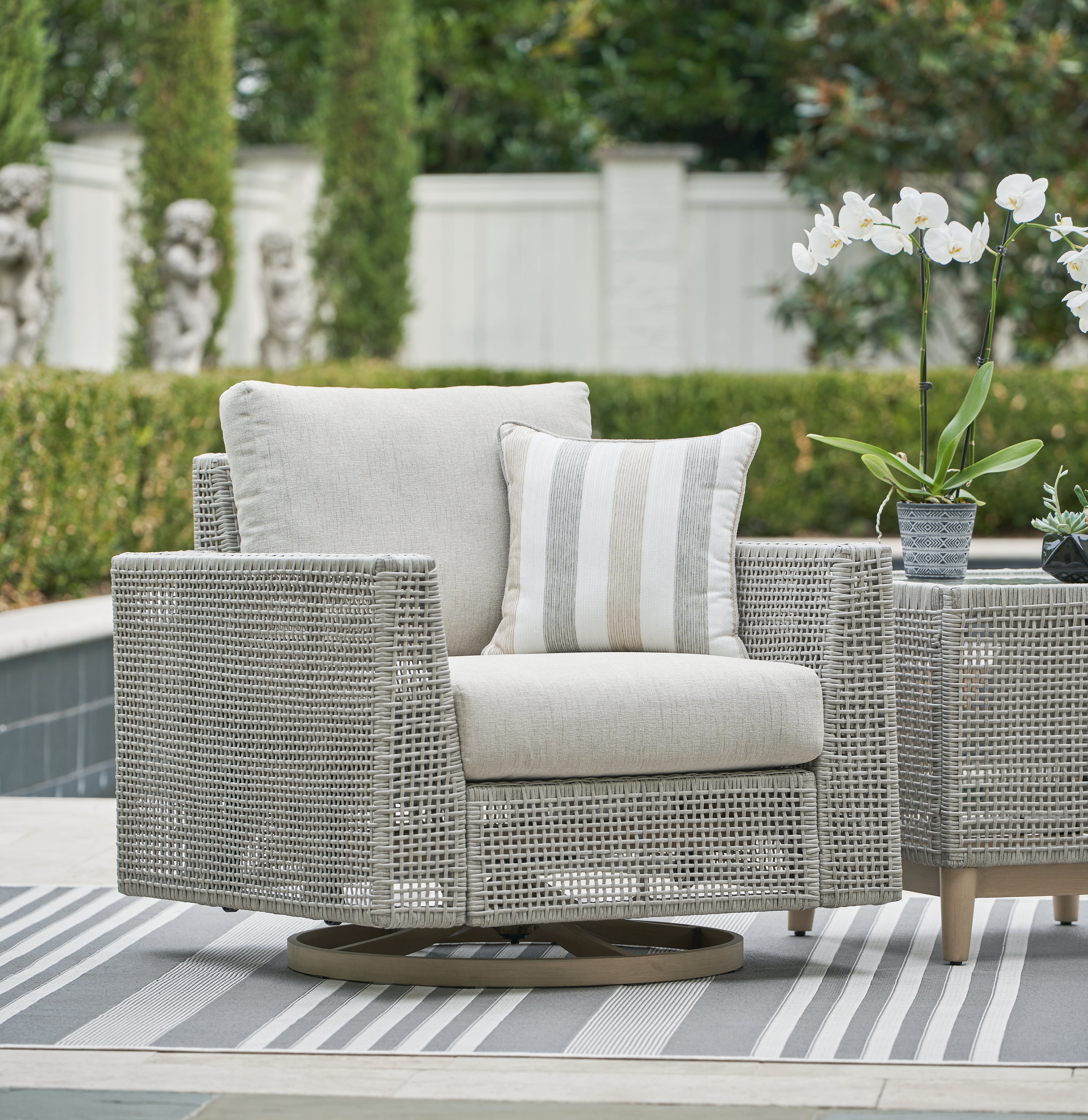Tampa Furniture Outlet Lutz - Ashley Furniture - Seton Creek Outdoor - Swivel Lounge w/ Cushion / Gray - P798-821
