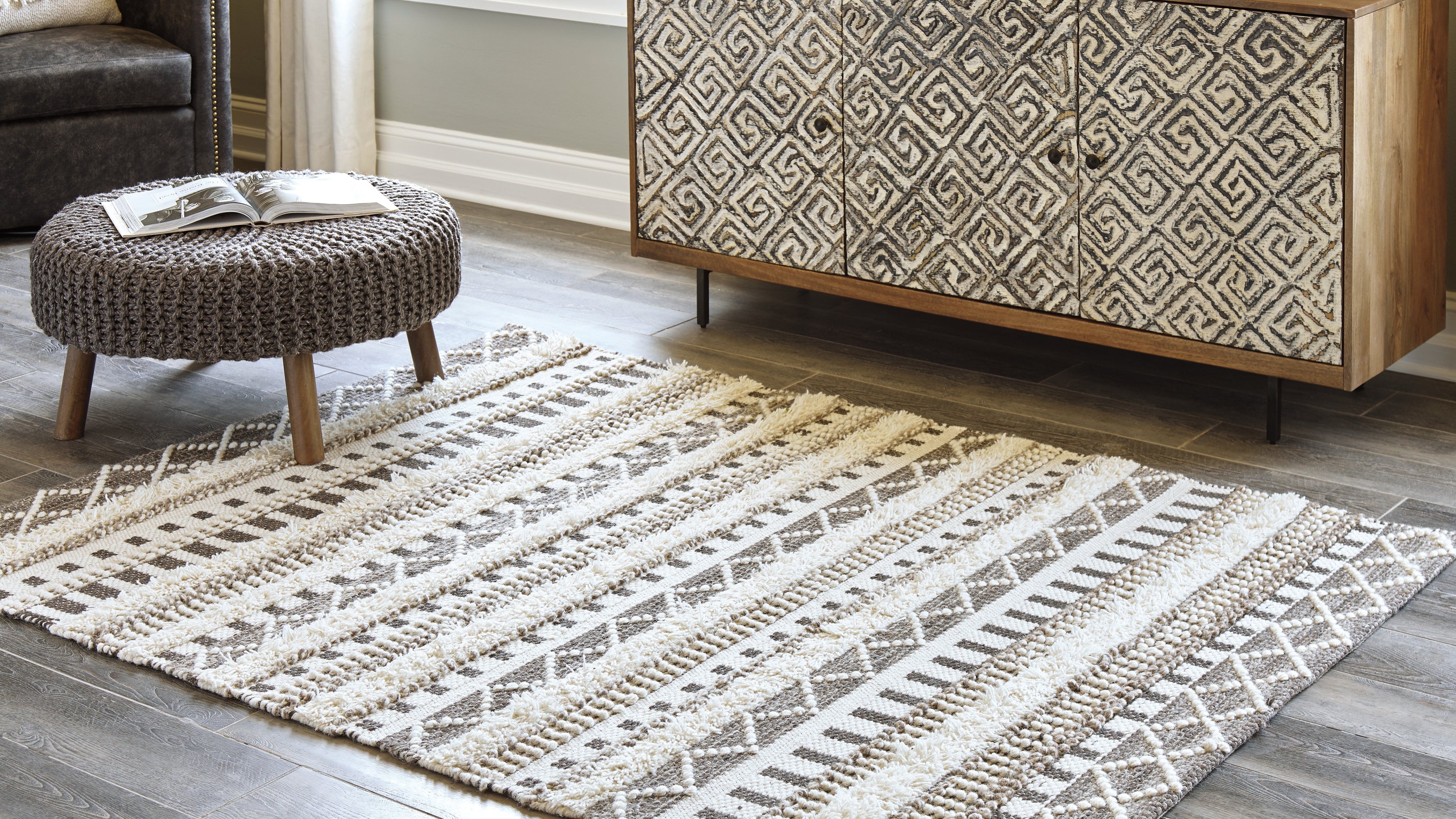 Tampa Furniture Outlet Lutz - Ashley Furniture - Karalee Rug - 8' x 10' Rug / Ivory/Brown - R404441