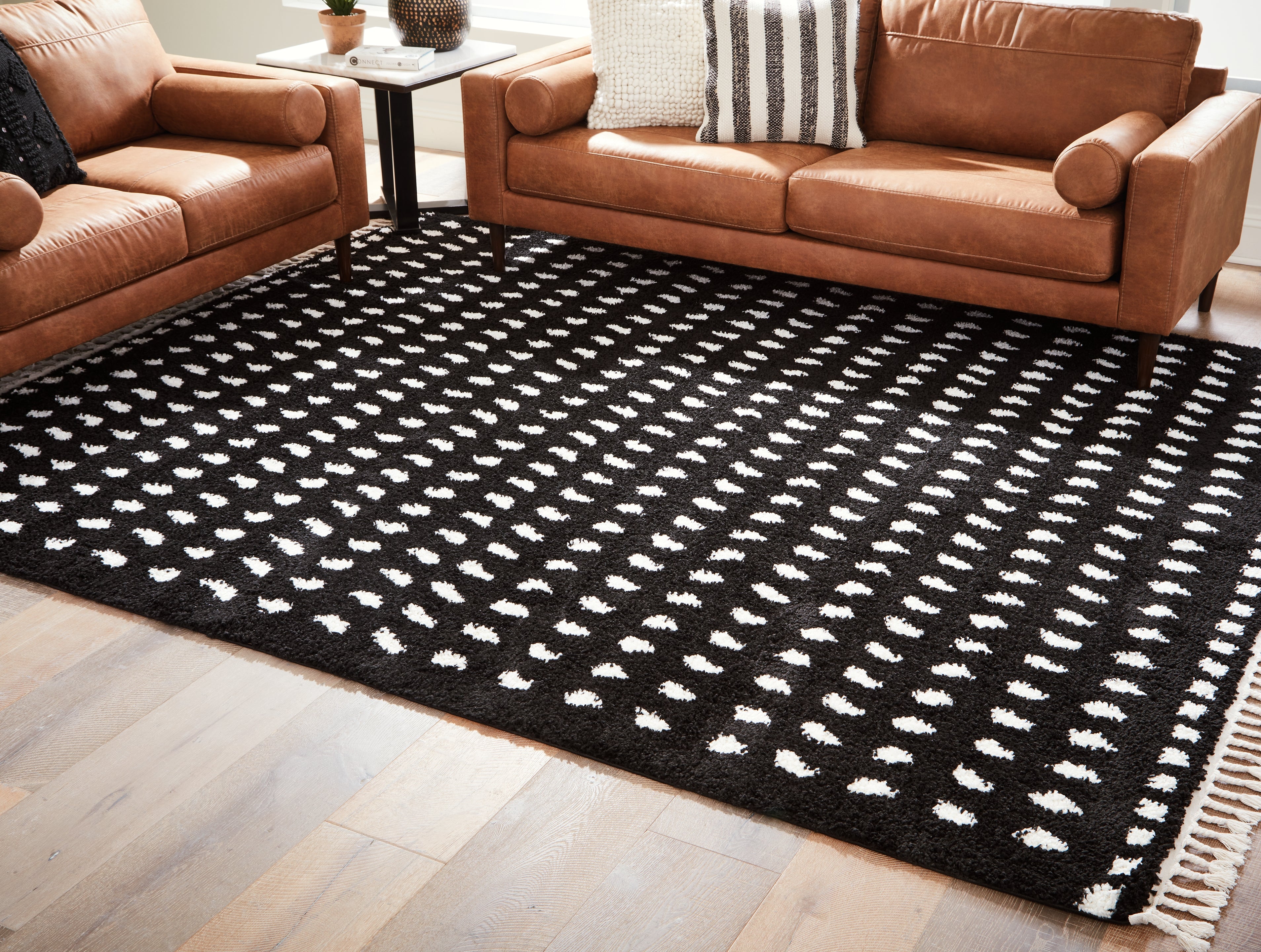 Tampa Furniture Outlet Lutz - Ashley Furniture - Minston Rug - 5' x 7' Rug / Black/White - R405952