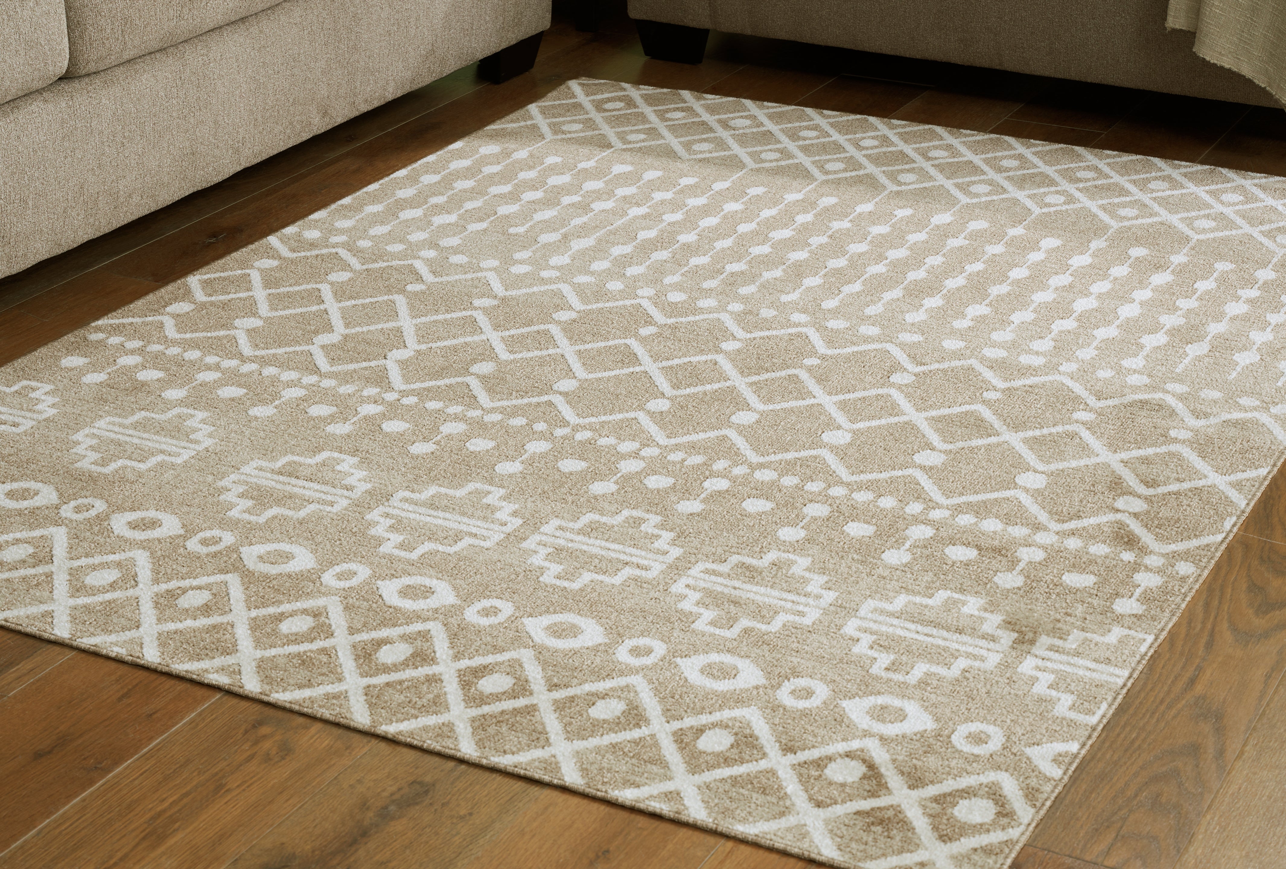 Tampa Furniture Outlet Lutz - Ashley Furniture - Bunchly Rug - 4'11" x 7'2" Washable Rug / Tan/Brown/Cream - R406222