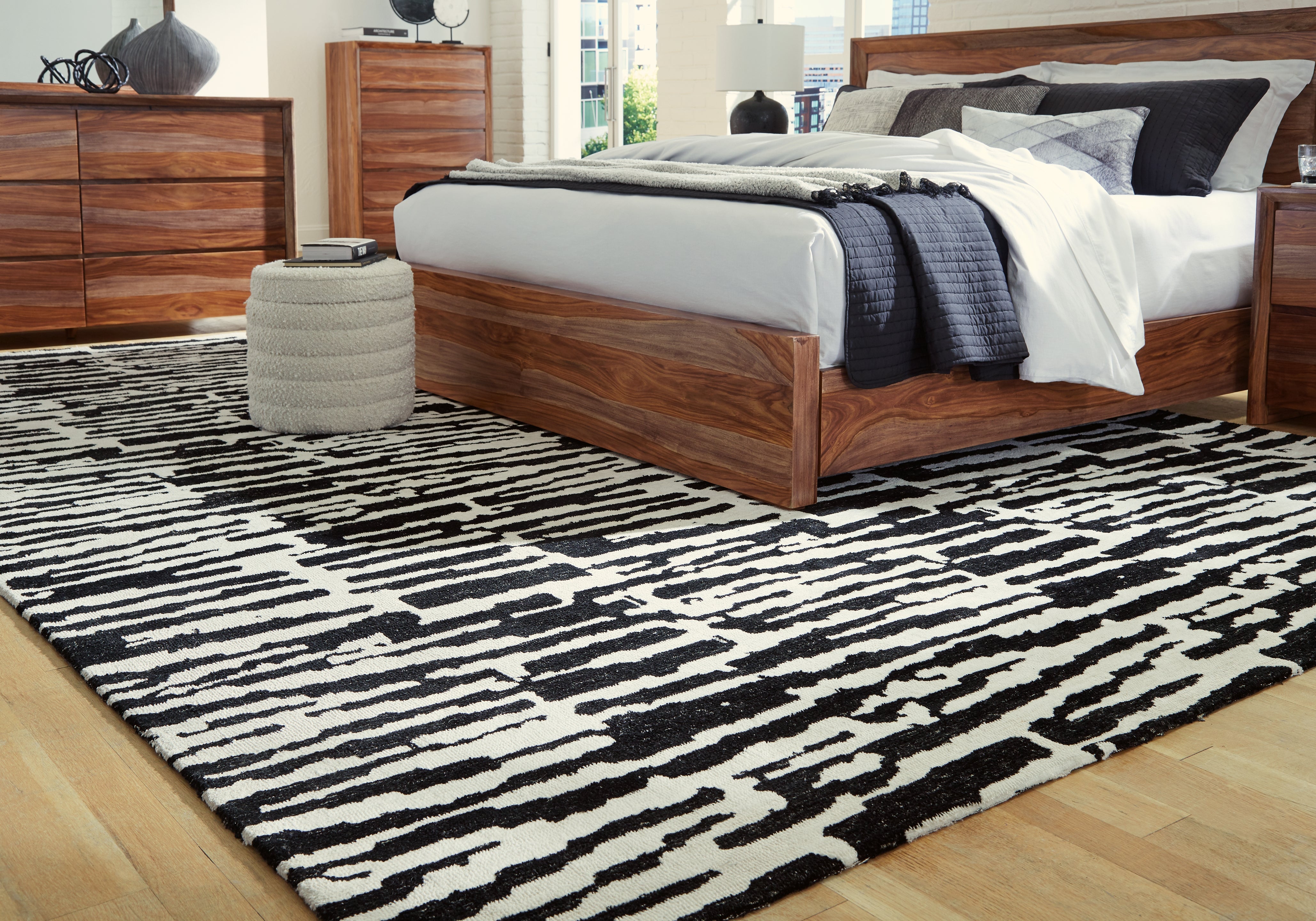 Tampa Furniture Outlet Lutz - Ashley Furniture - Bramshaw Rug - 10' x 14' Rug / Black/Ivory - R406760