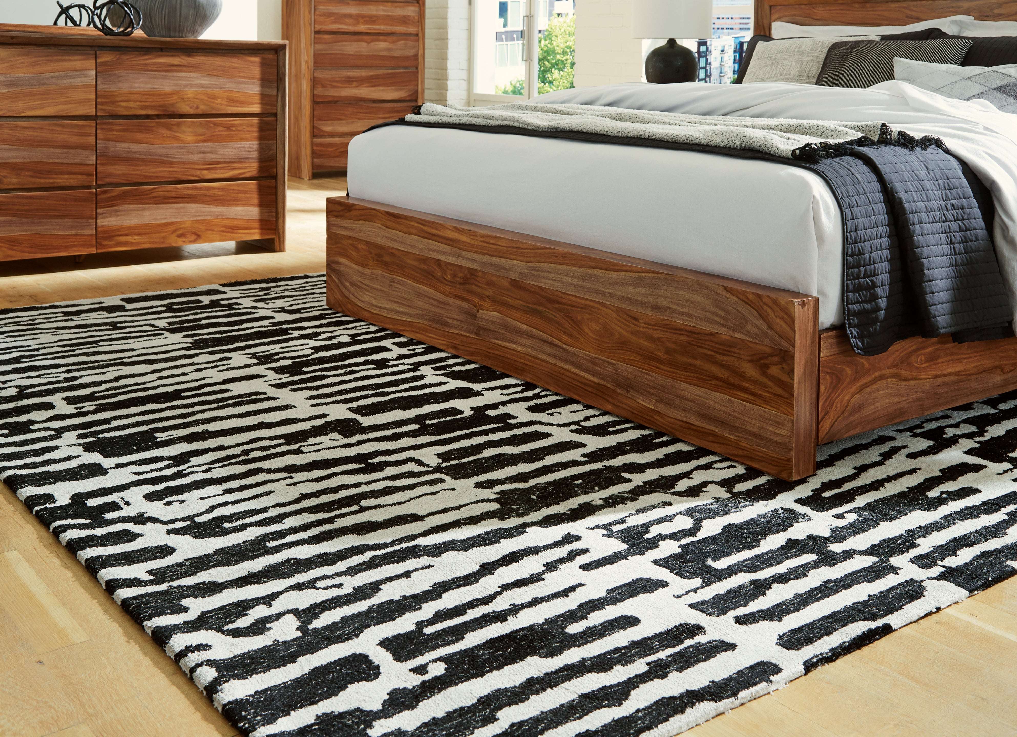 Tampa Furniture Outlet Lutz - Ashley Furniture - Bramshaw Rug - 8' x 10' Rug / Black/Ivory - R406761