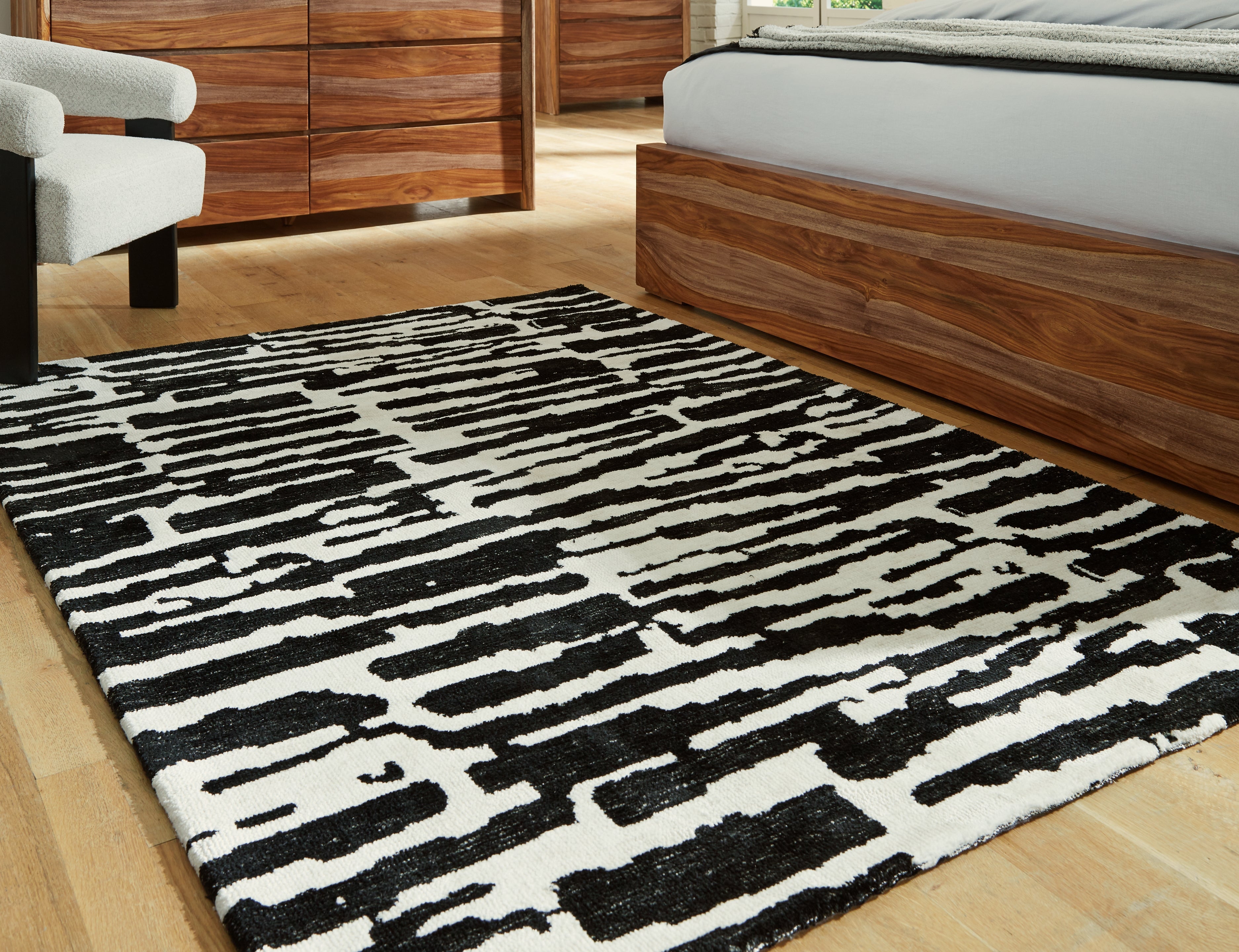 Tampa Furniture Outlet Lutz - Ashley Furniture - Bramshaw Rug - 5' x 7' Rug / Black/Ivory - R406762