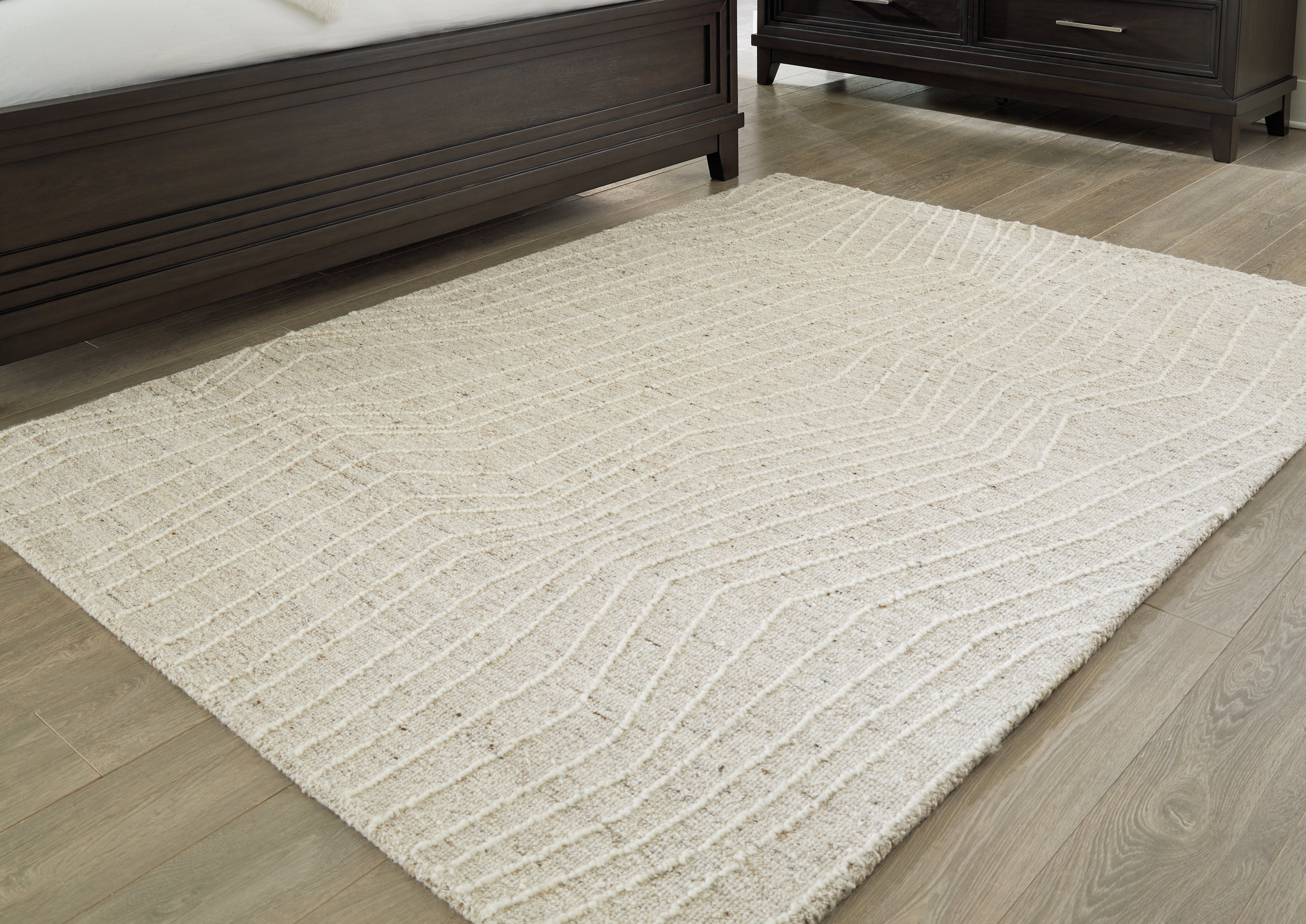 Tampa Furniture Outlet Lutz - Ashley Furniture - Varahill Rug - 5' x 7' Rug / Gray/Ivory - R406932
