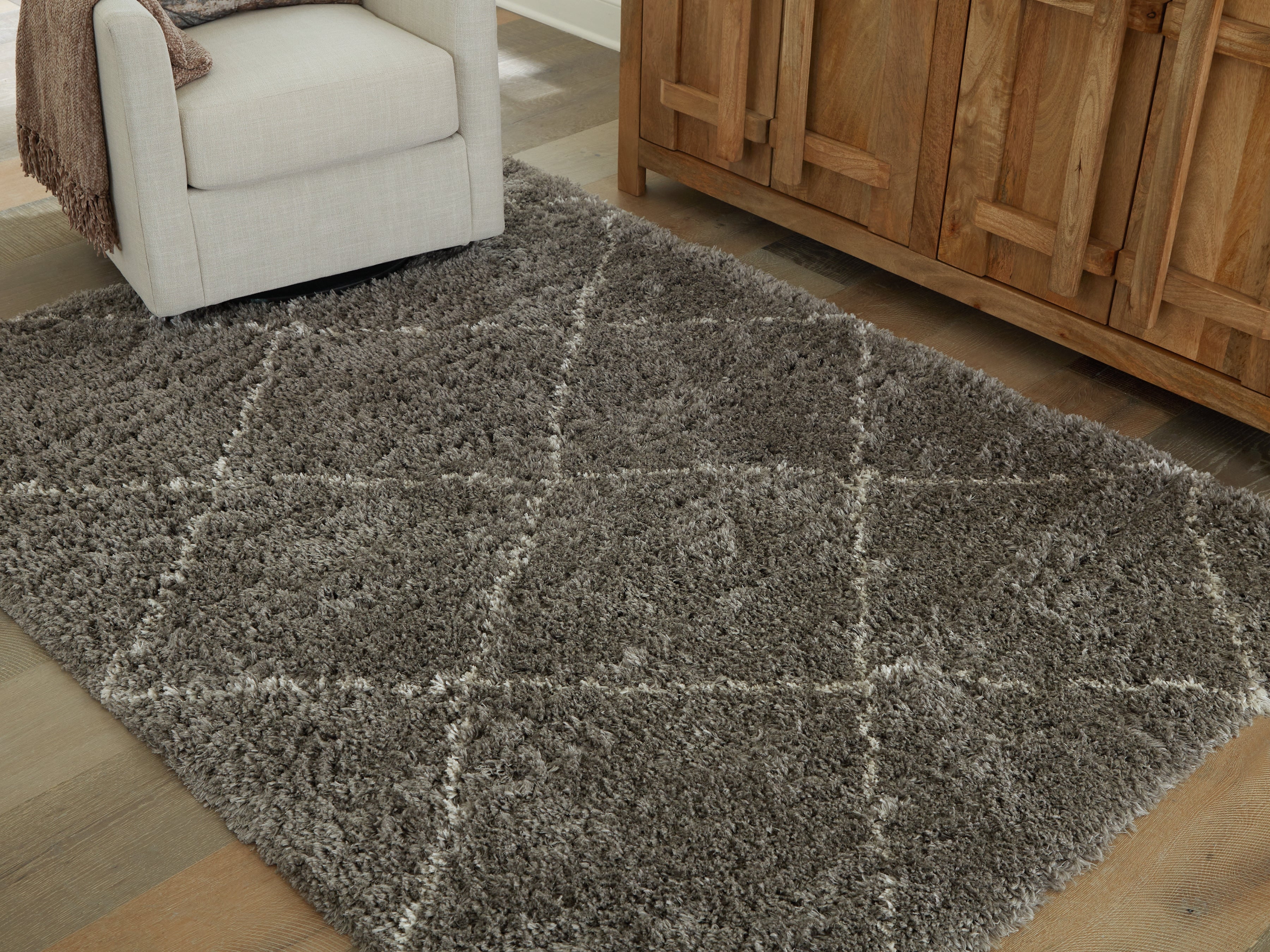 Tampa Furniture Outlet Lutz - Ashley Furniture - Wrenlow Rug - 5' x 7' Rug / Gray/Cream - R407222