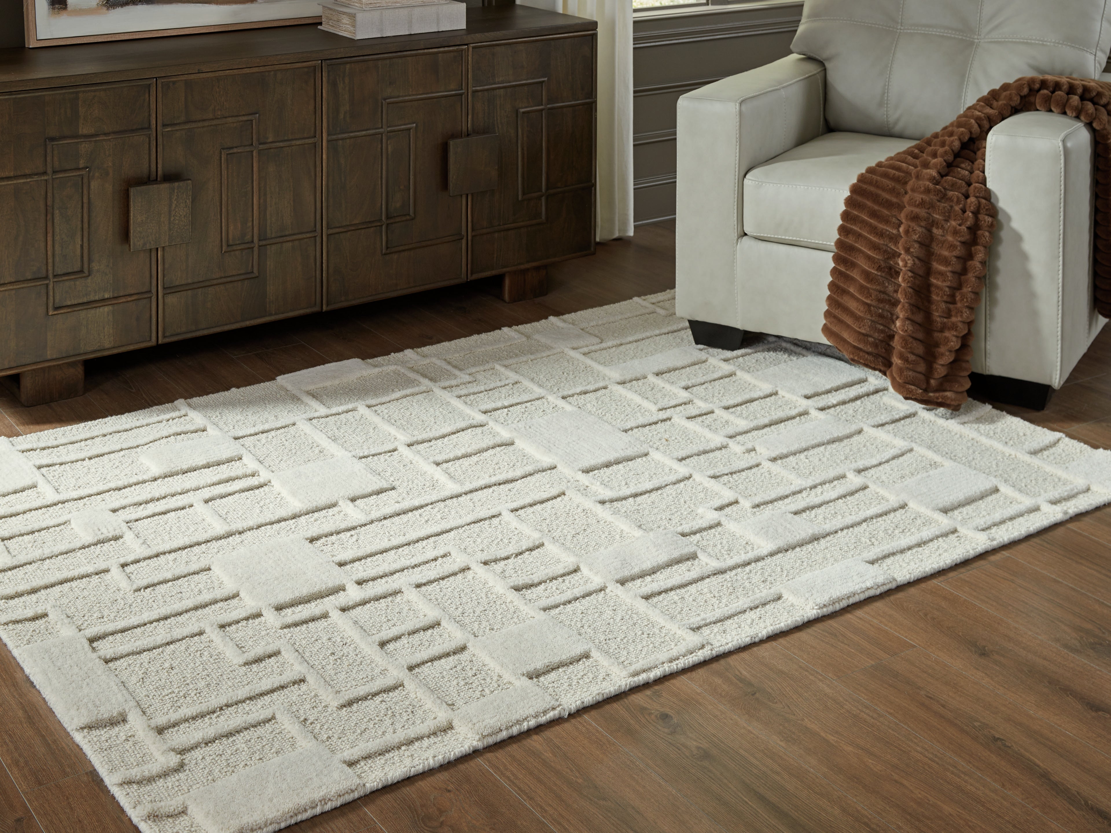 Tampa Furniture Outlet Lutz - Ashley Furniture - Empriss Rug - 5' x 7' Area Rug / Ivory - R407622
