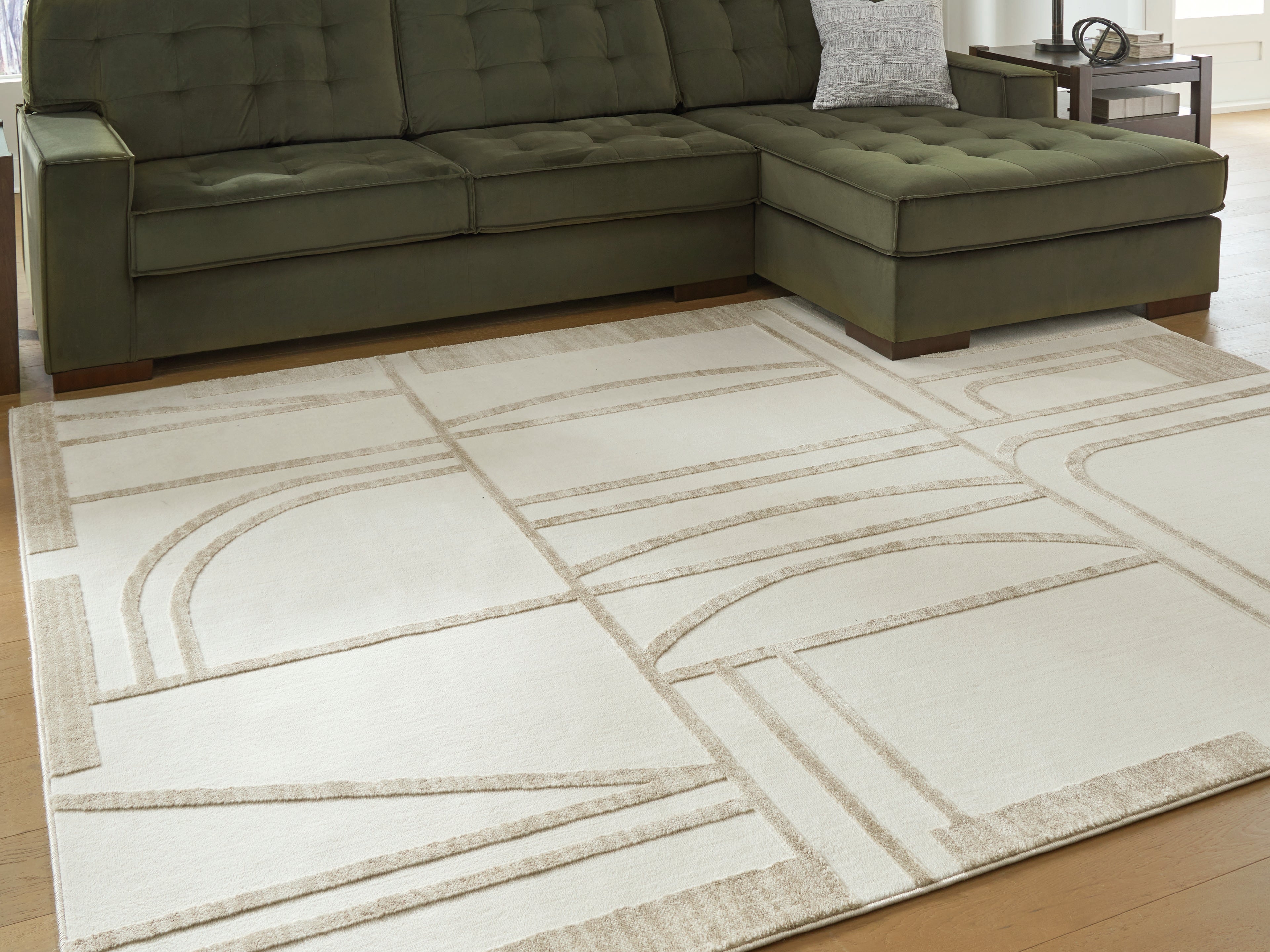 Tampa Furniture Outlet Lutz - Ashley Furniture - Farongrove Rug - 7'10" x 10' Area Rug / Ivory/Beige - R407671